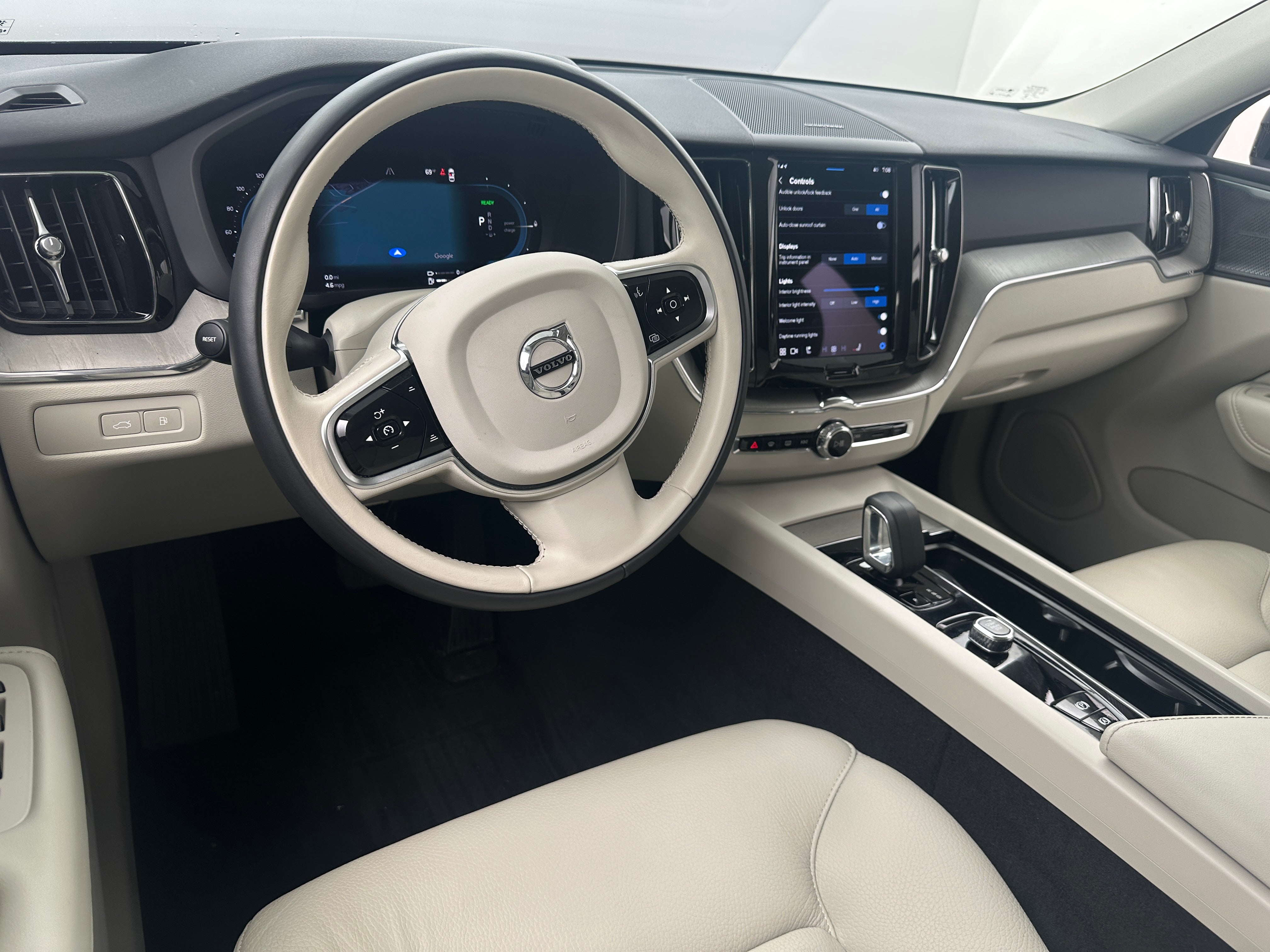 2023 Volvo XC60 Recharge Core 2