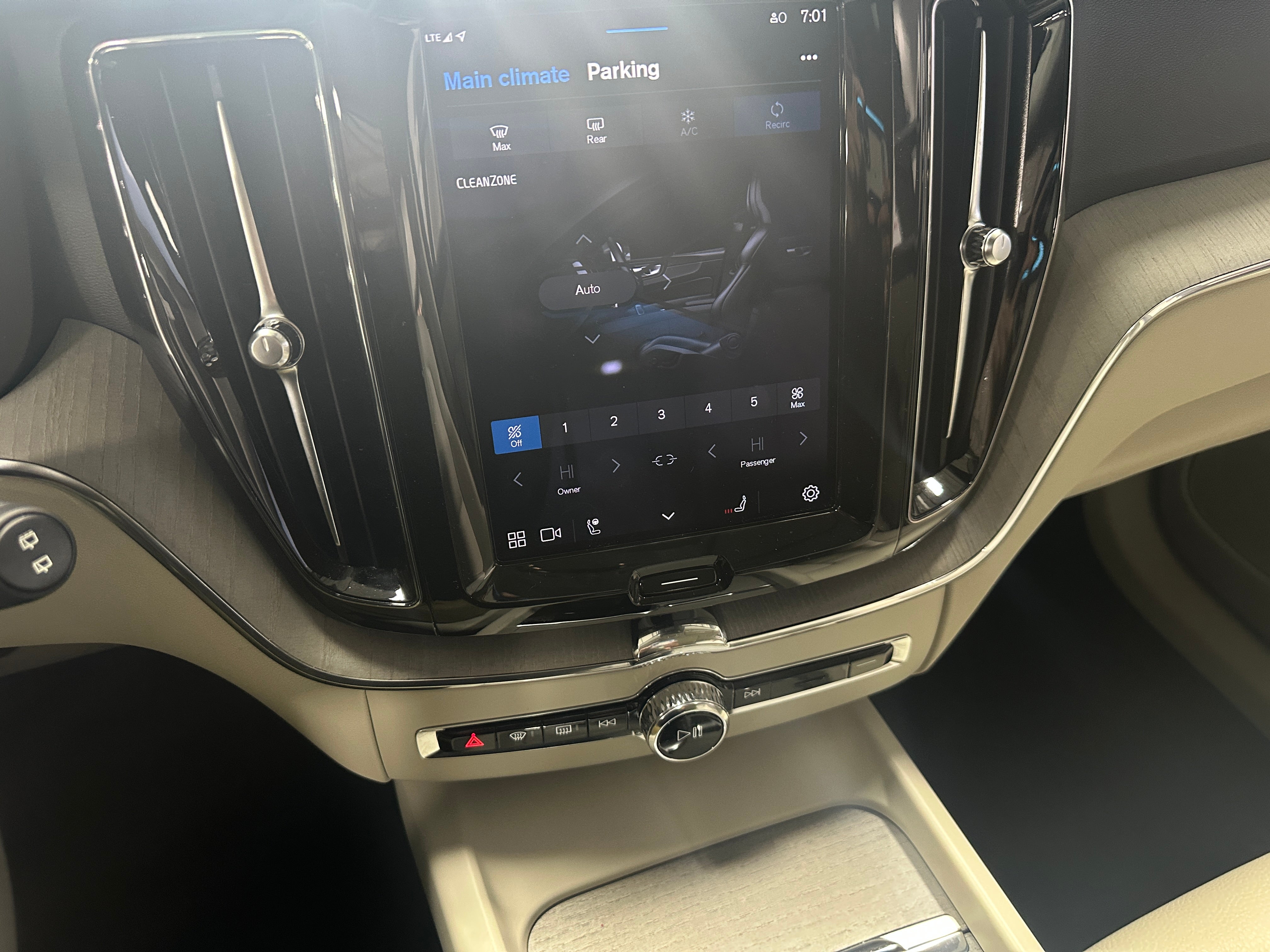 2023 Volvo XC60 Recharge Core 3