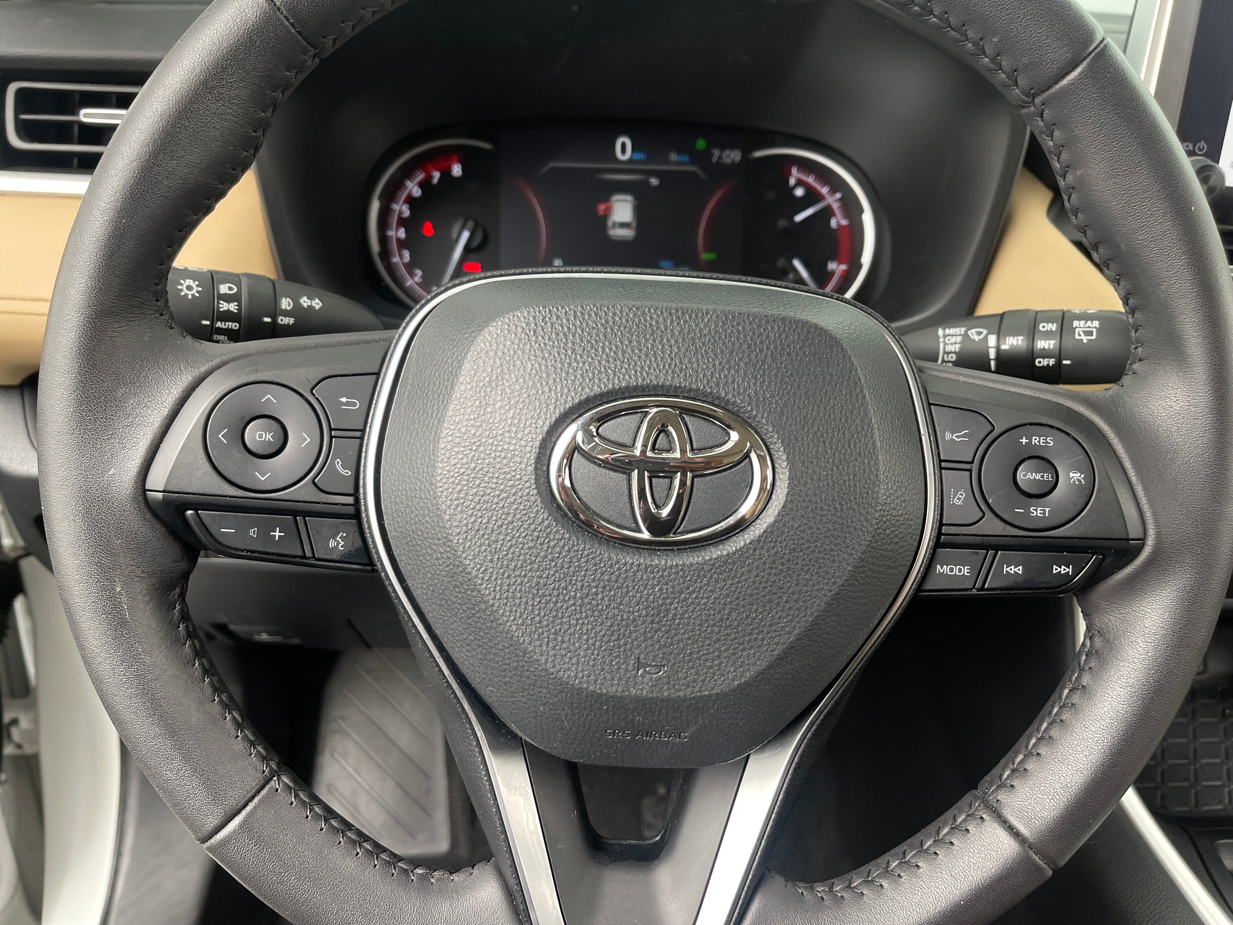 2023 Toyota RAV4 XLE Premium 5