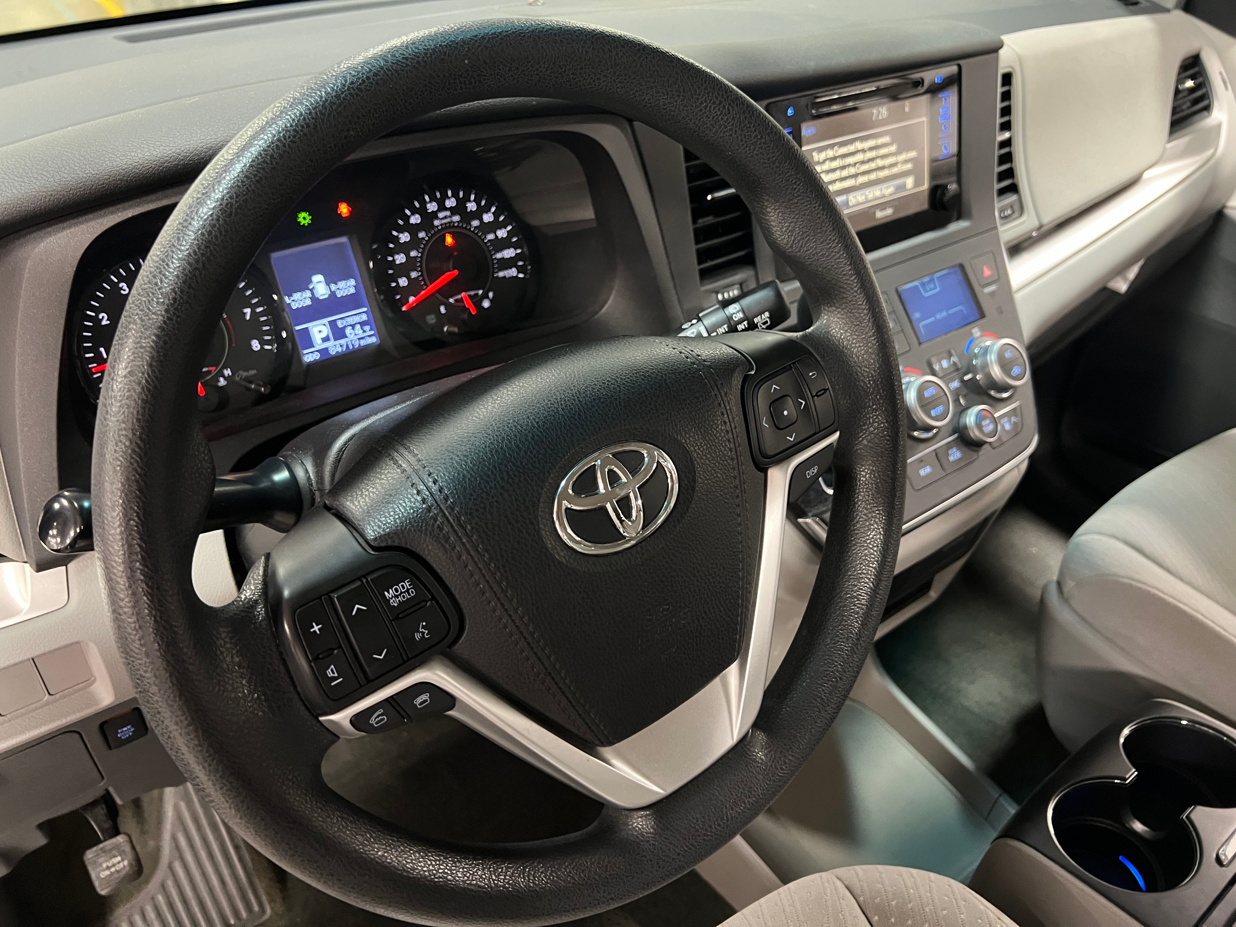 2017 Toyota Sienna LE 5