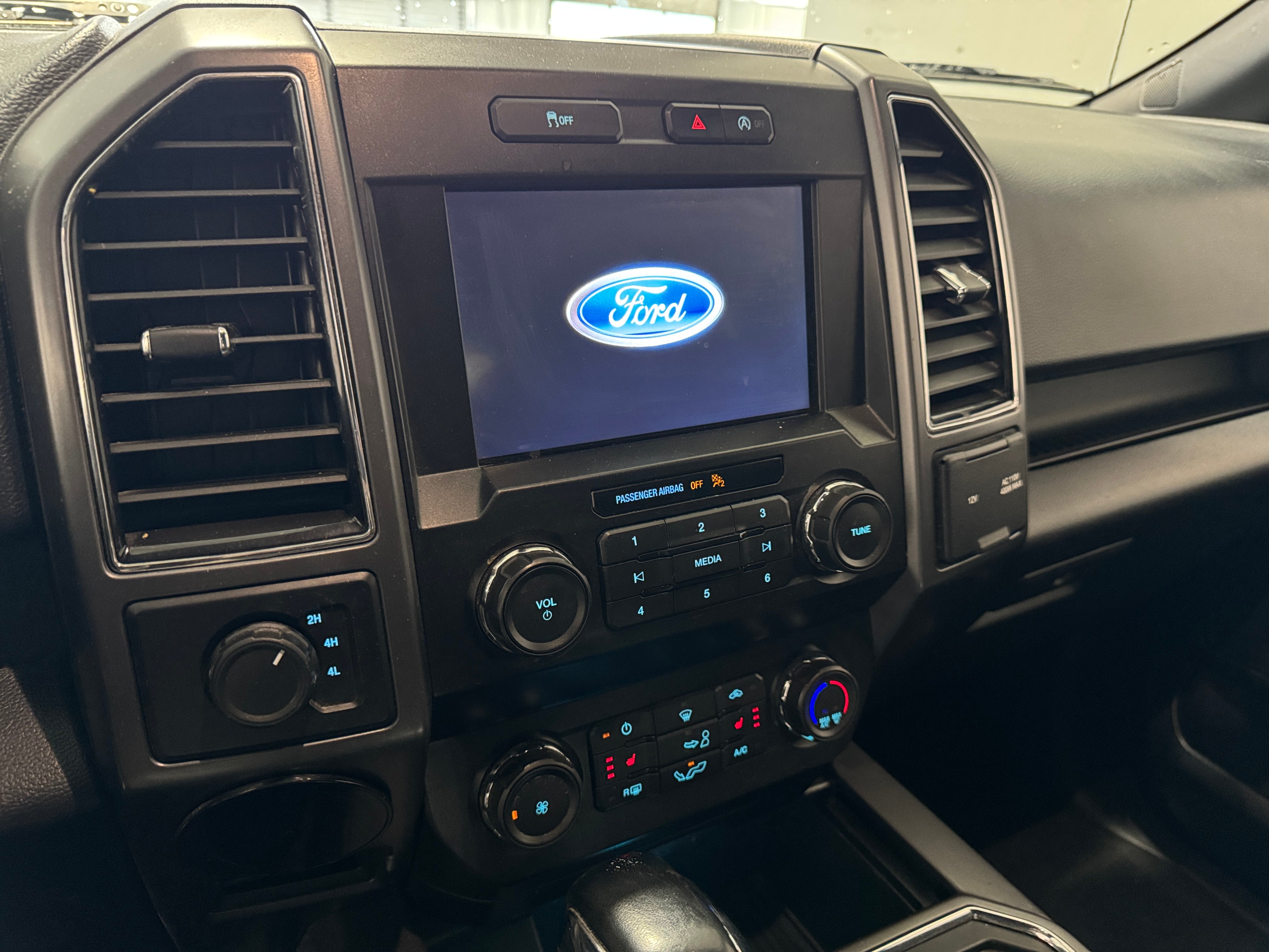 2019 Ford Econoline E-150 4