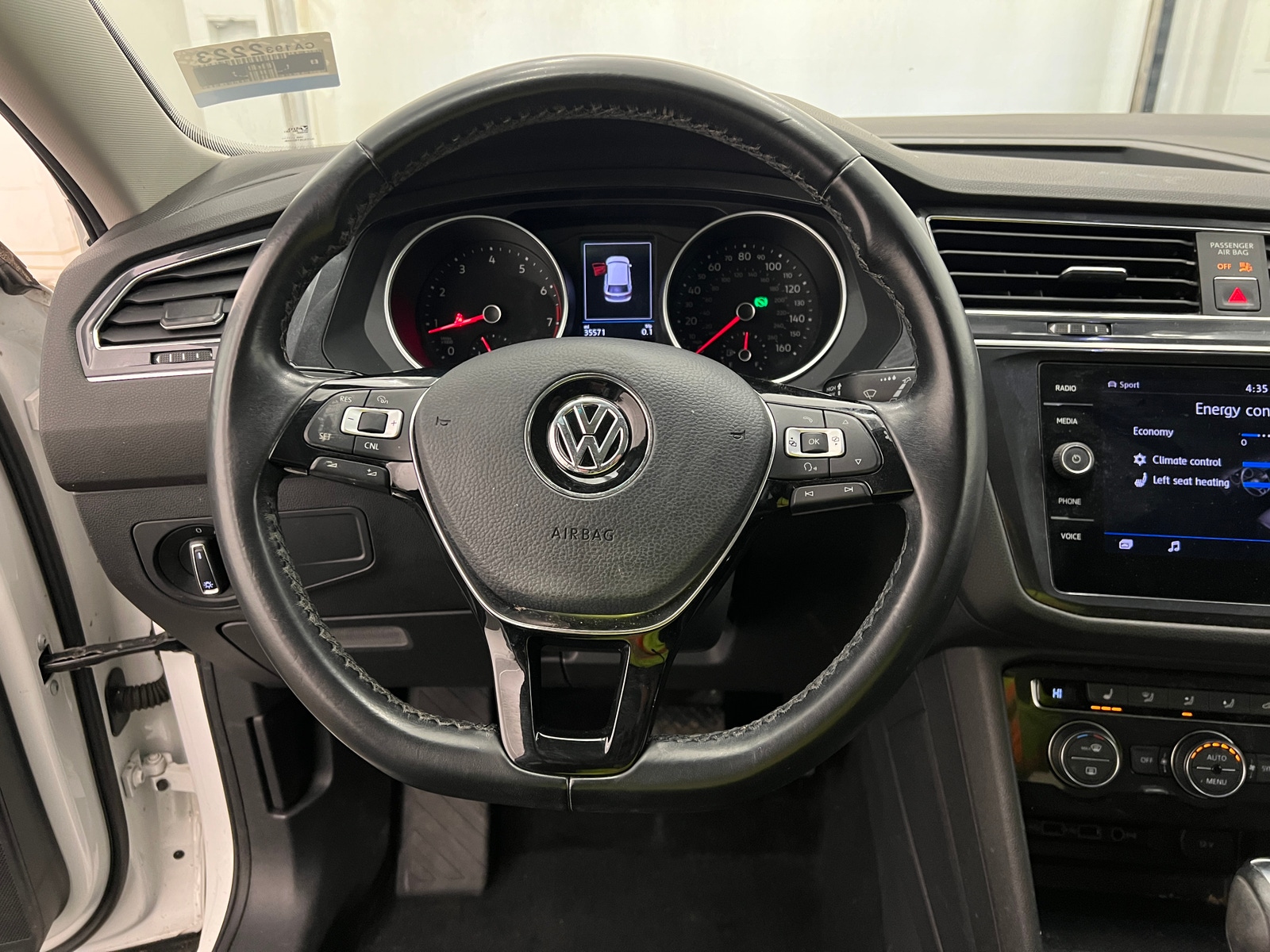 Thumbnail: 2018 Volkswagen Tiguan - 4