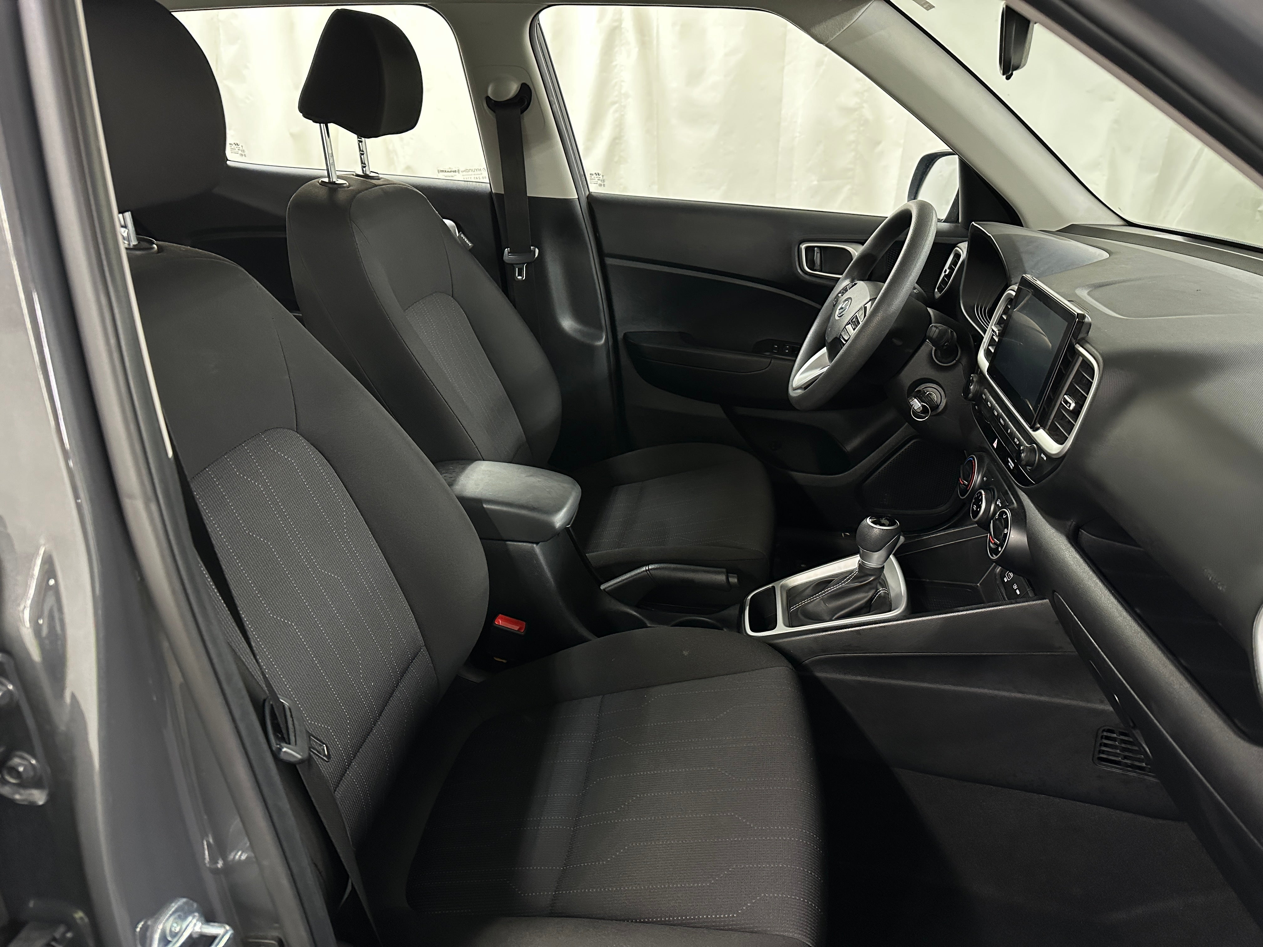 2024 Hyundai Venue SE 2