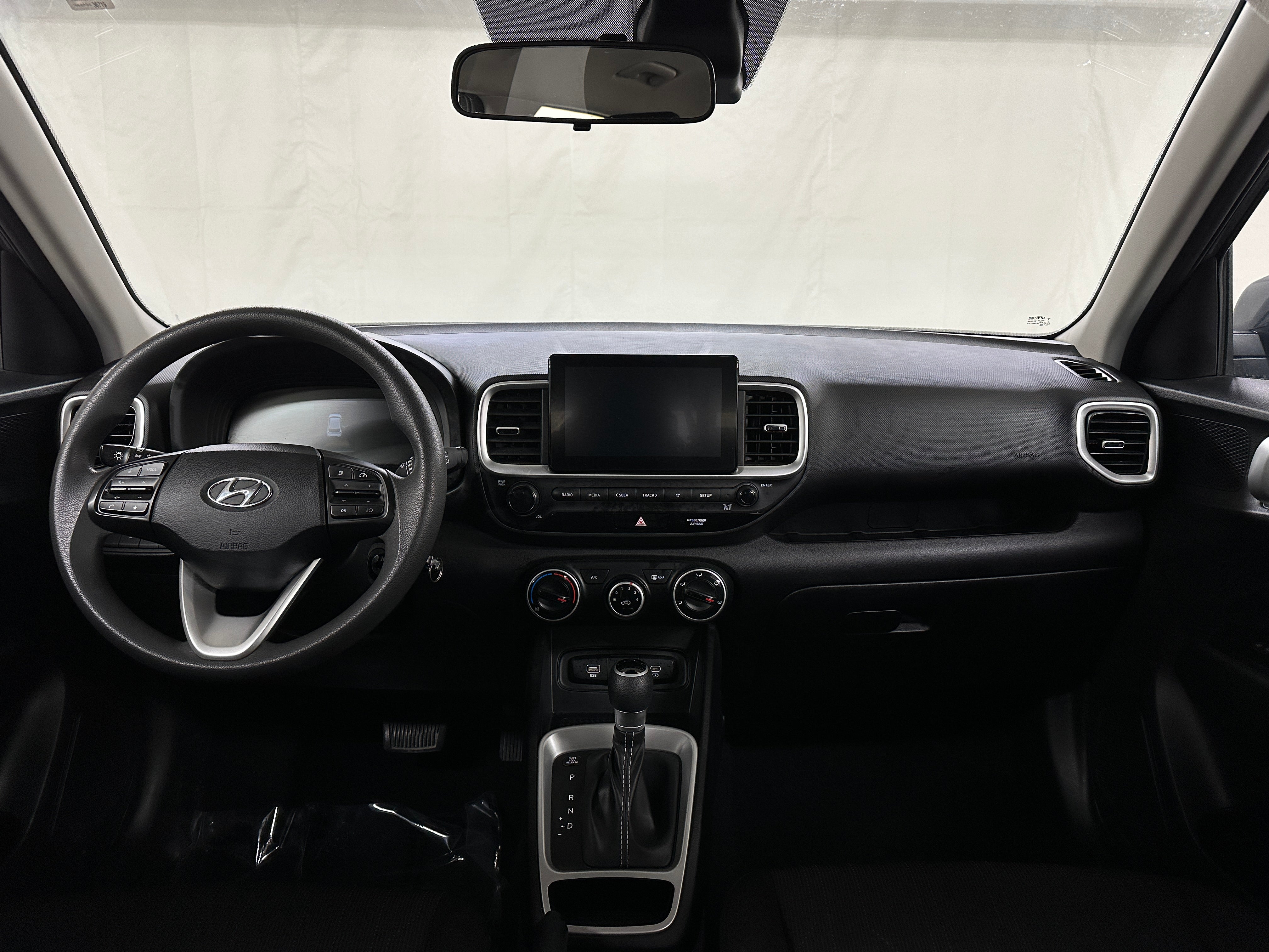 2024 Hyundai Venue SE 3