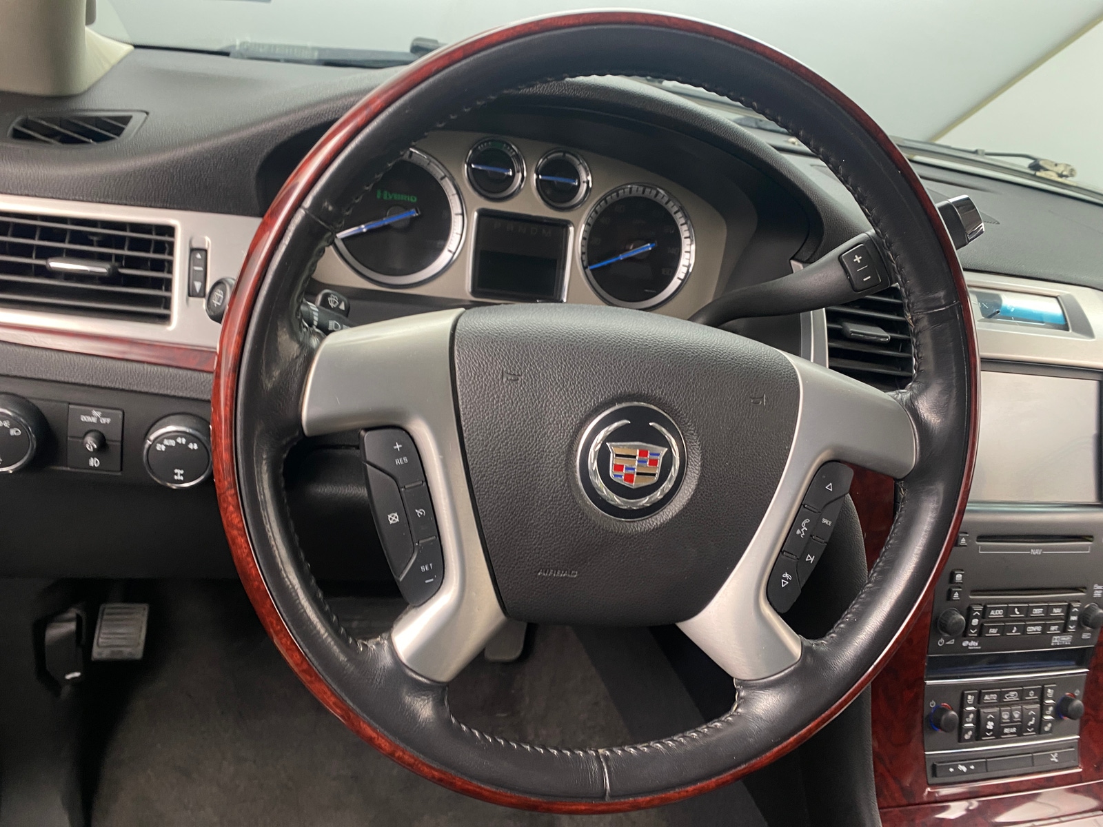 Thumbnail: 2010 Cadillac Escalade - 4