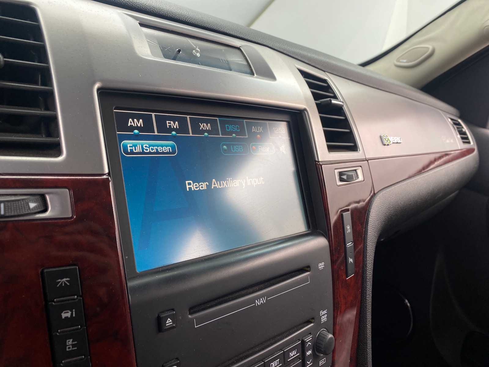 Thumbnail: 2010 Cadillac Escalade - 3