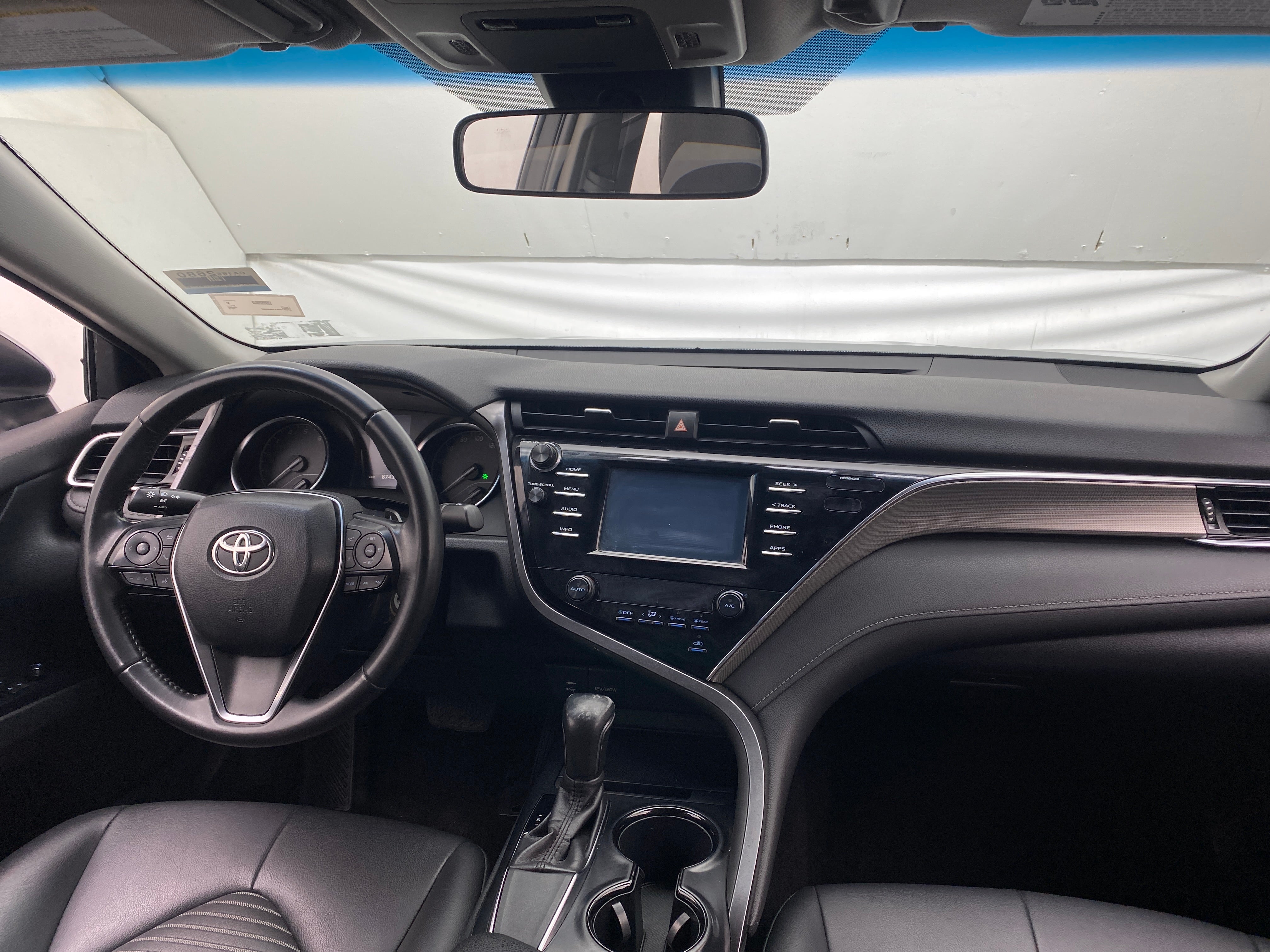 2018 Toyota Camry SE 3