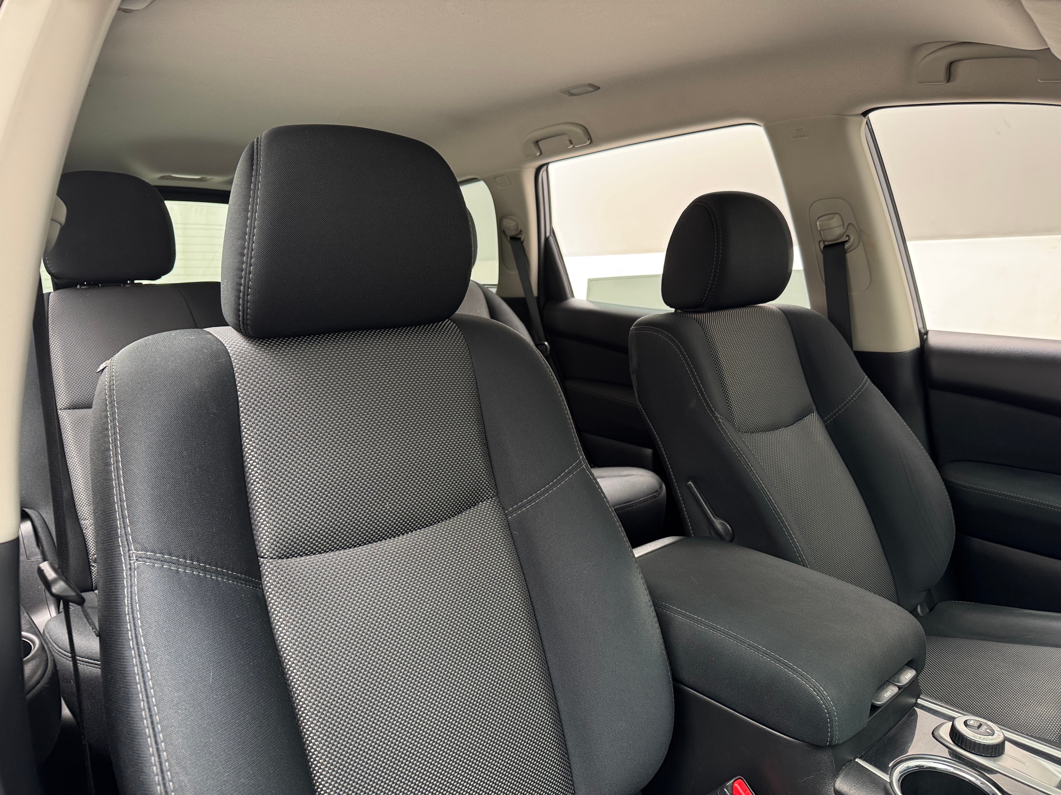 2017 Nissan Pathfinder SV 2