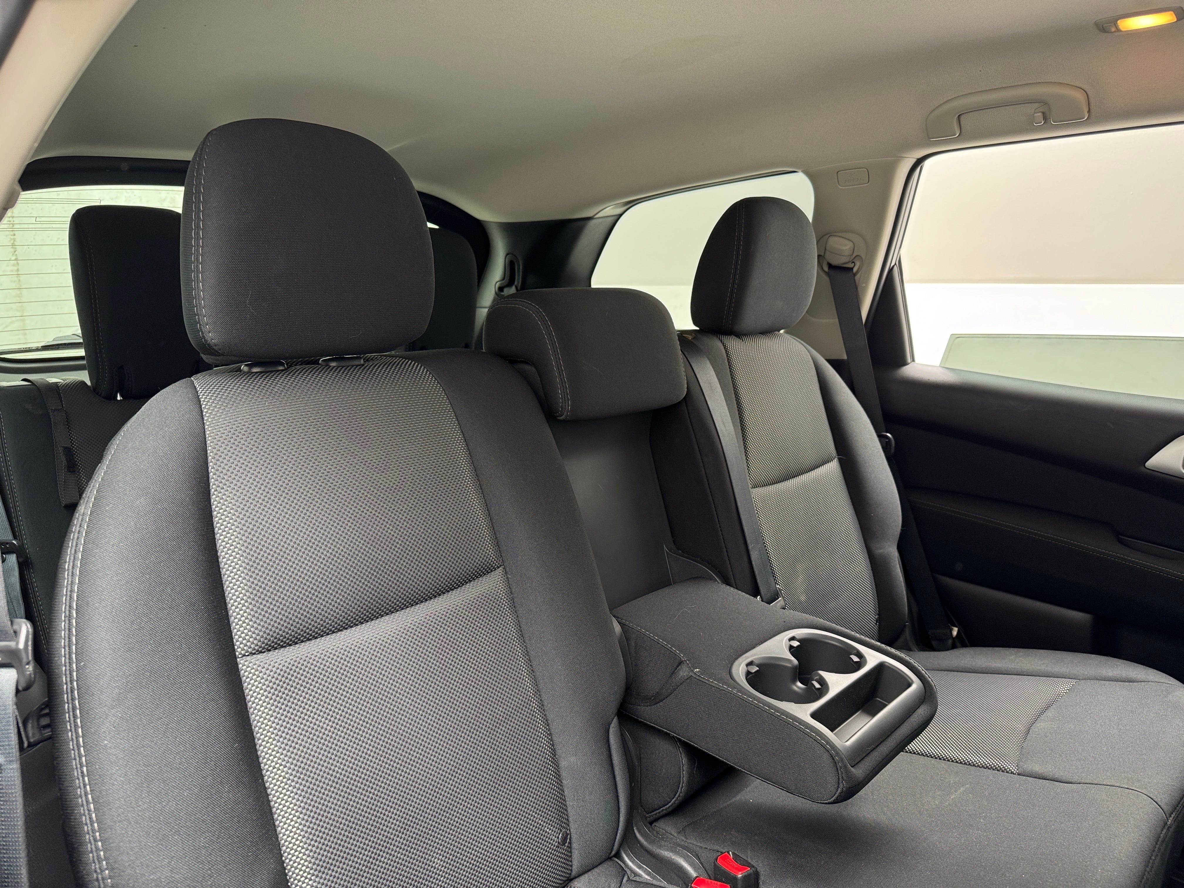 2017 Nissan Pathfinder SV 6