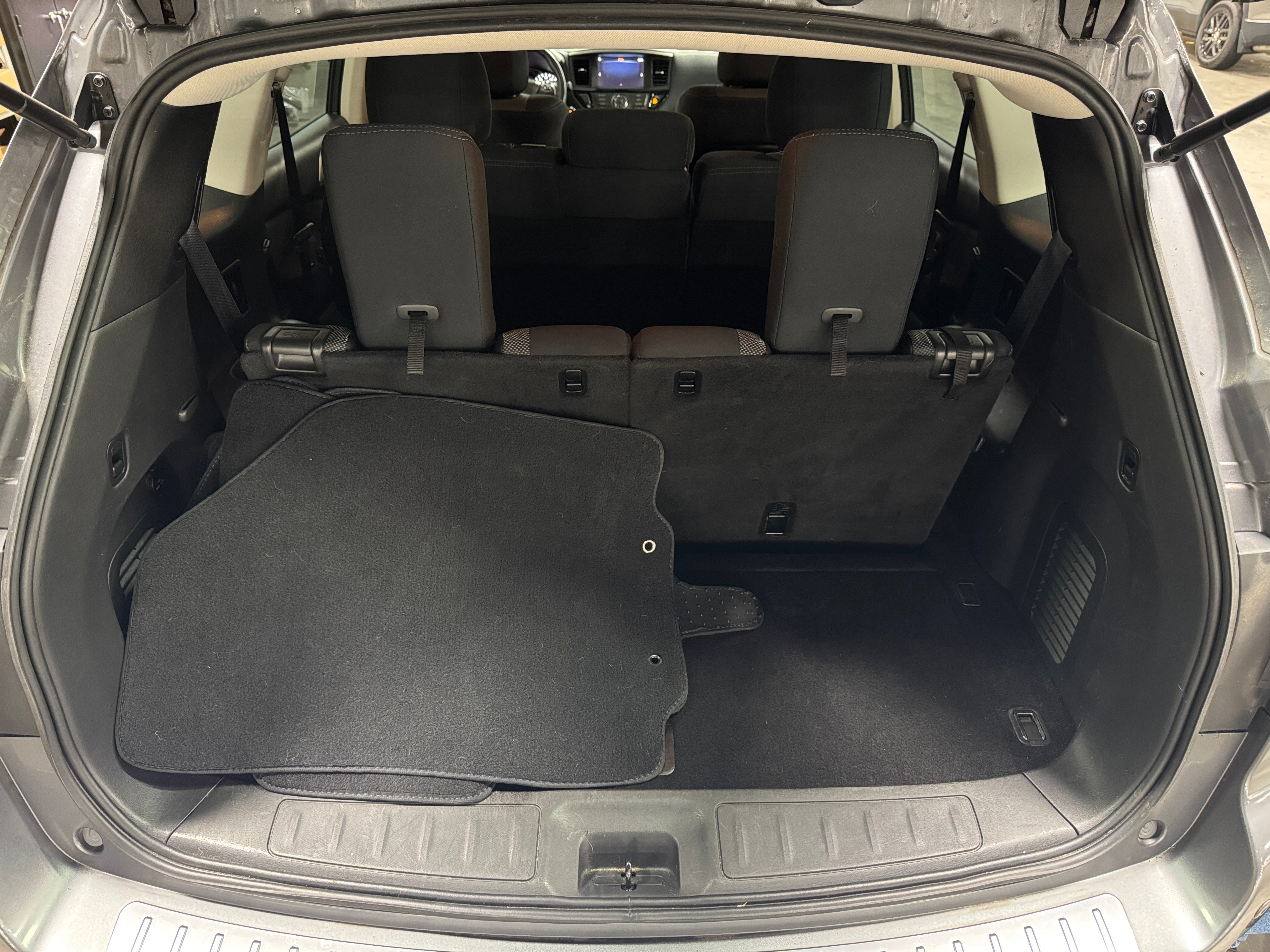 2017 Nissan Pathfinder SV 7