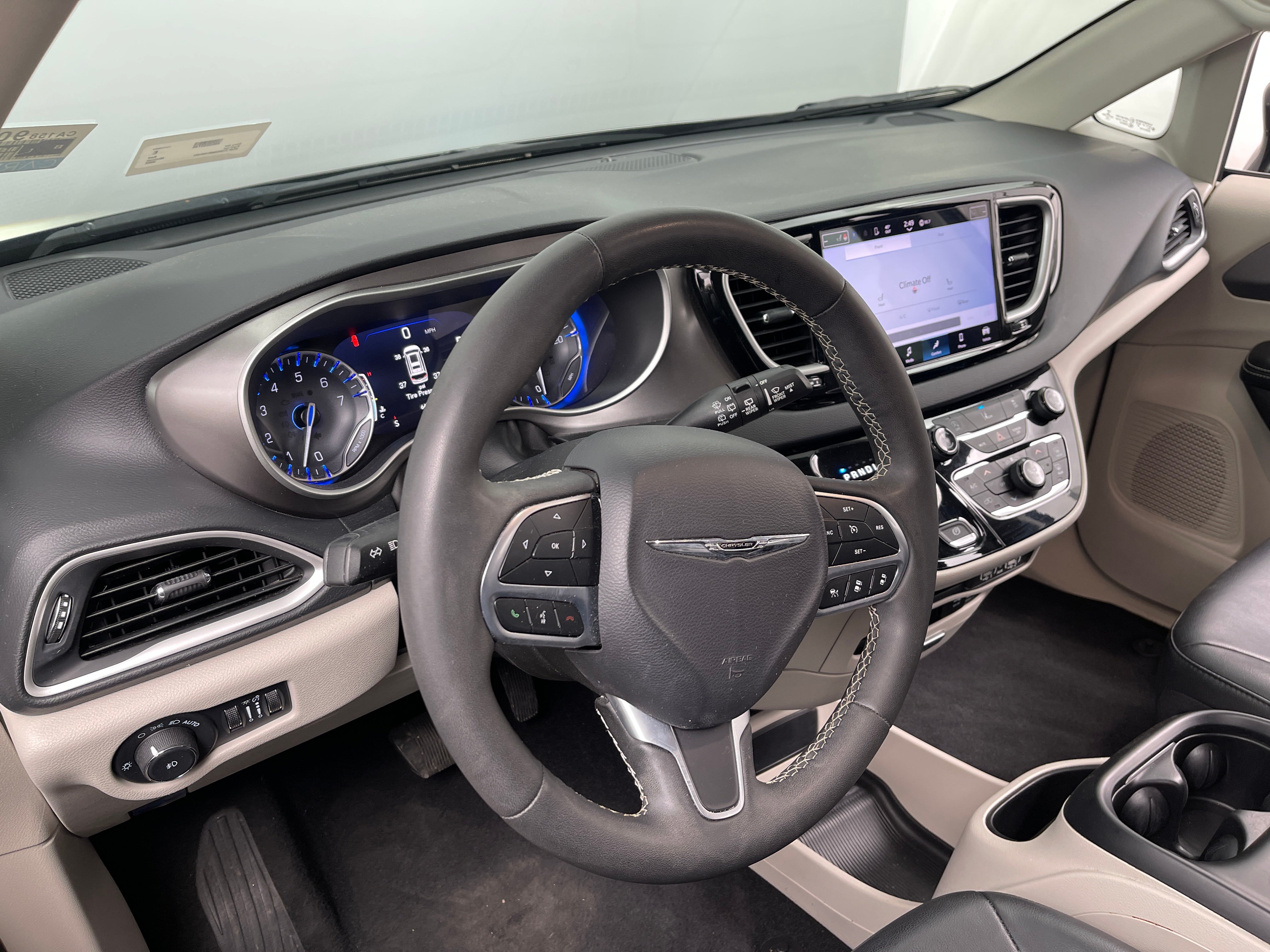 2022 Chrysler Pacifica Touring L 2