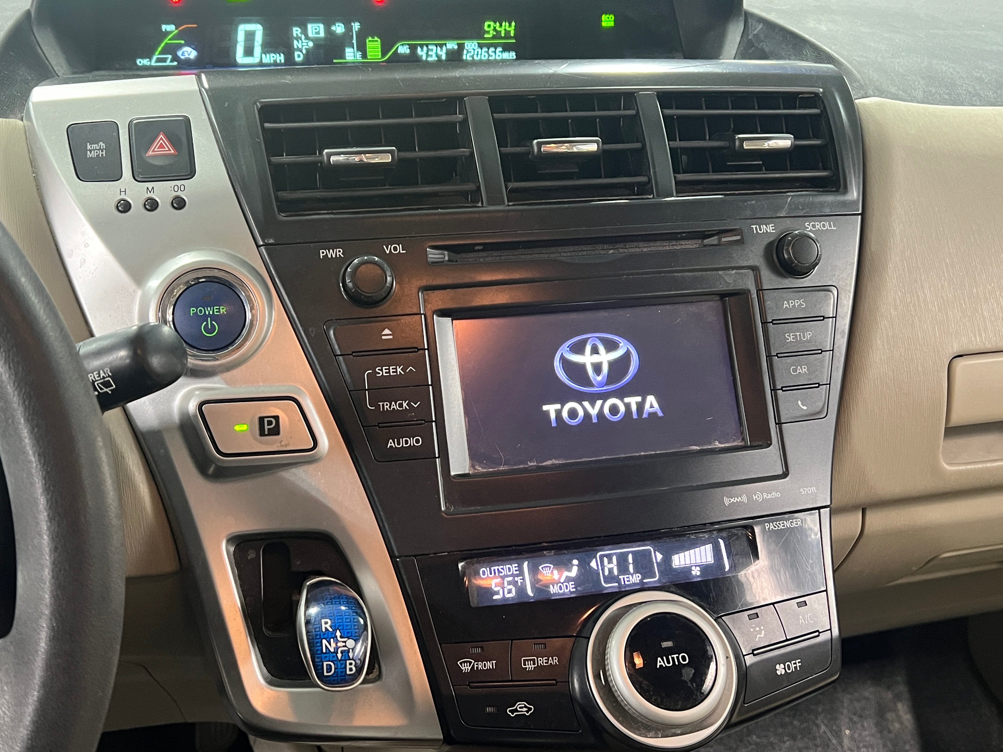 2012 Toyota Prius v Five 4