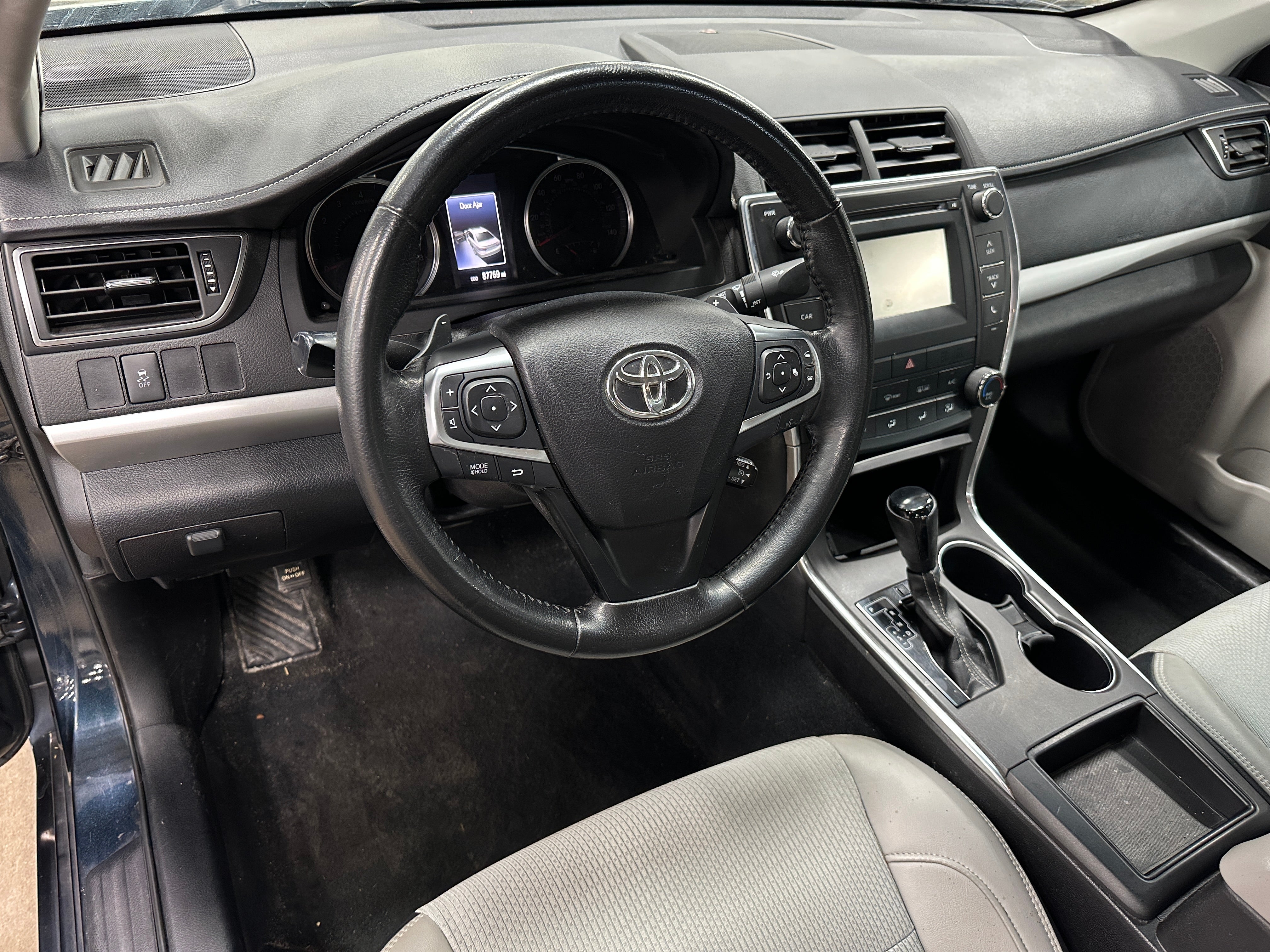 2016 Toyota Camry SE 3