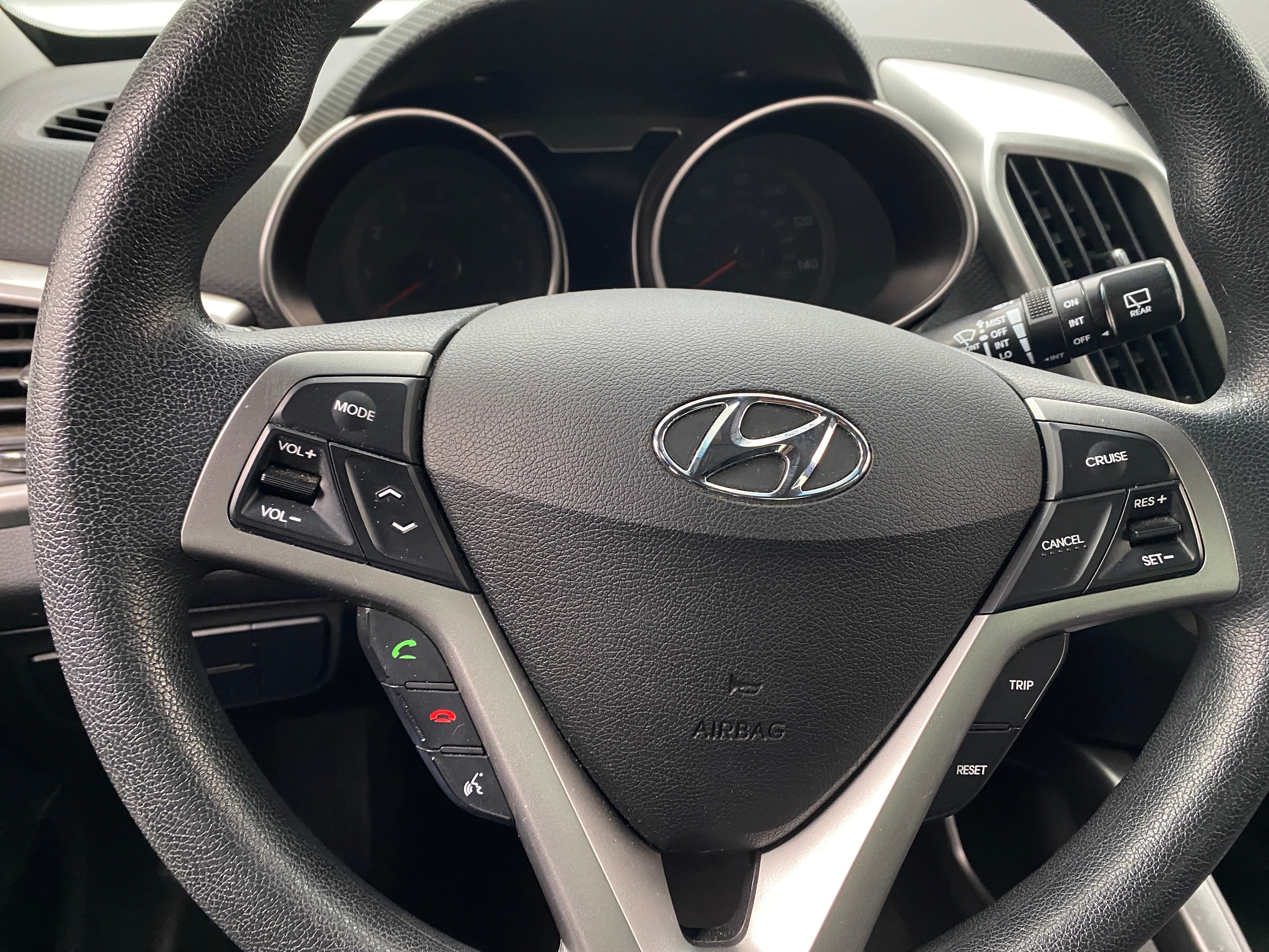 2016 Hyundai Veloster Base 4