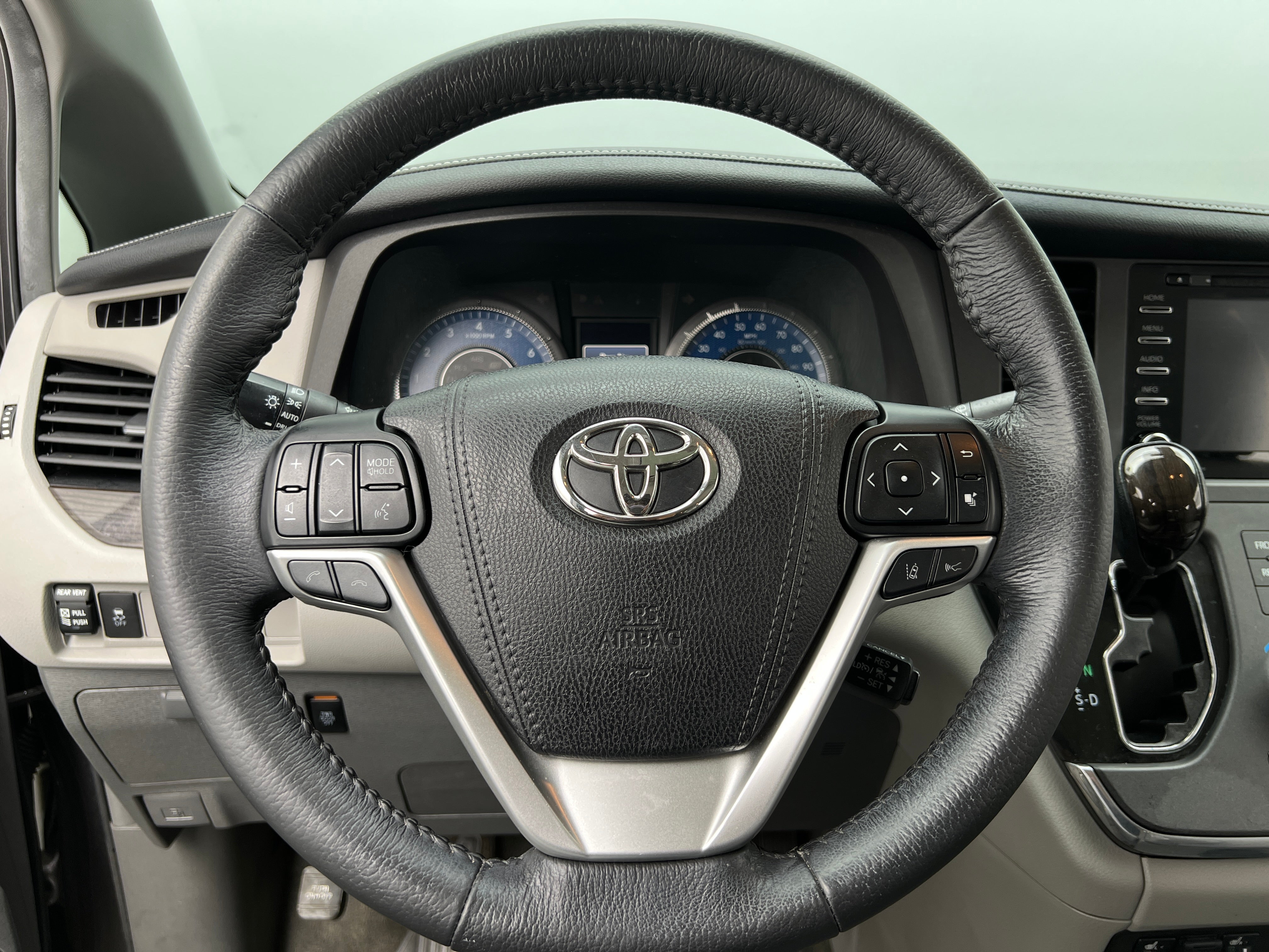 2018 Toyota Sienna XLE 5