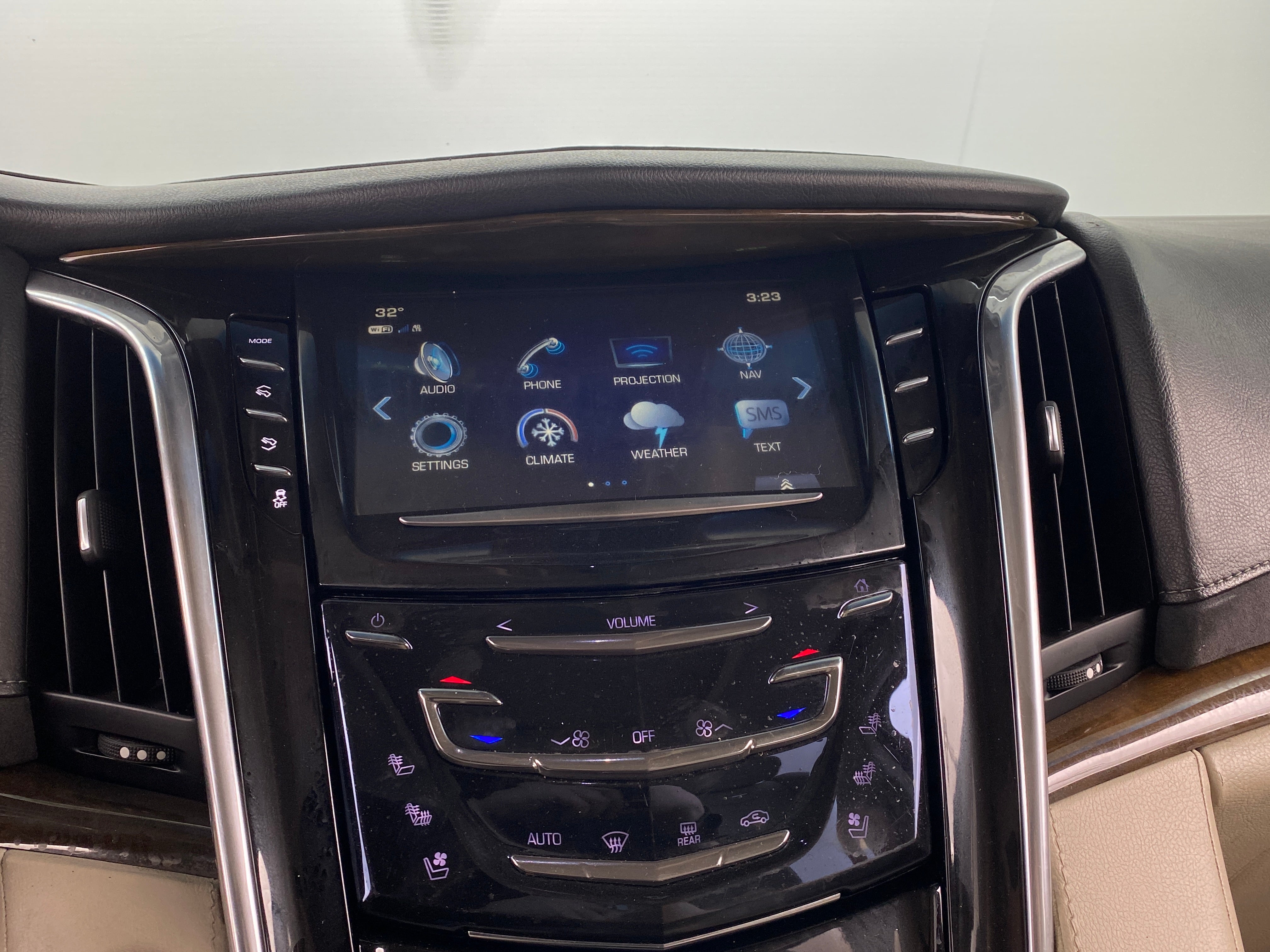 2019 Cadillac Escalade ESV Luxury 3