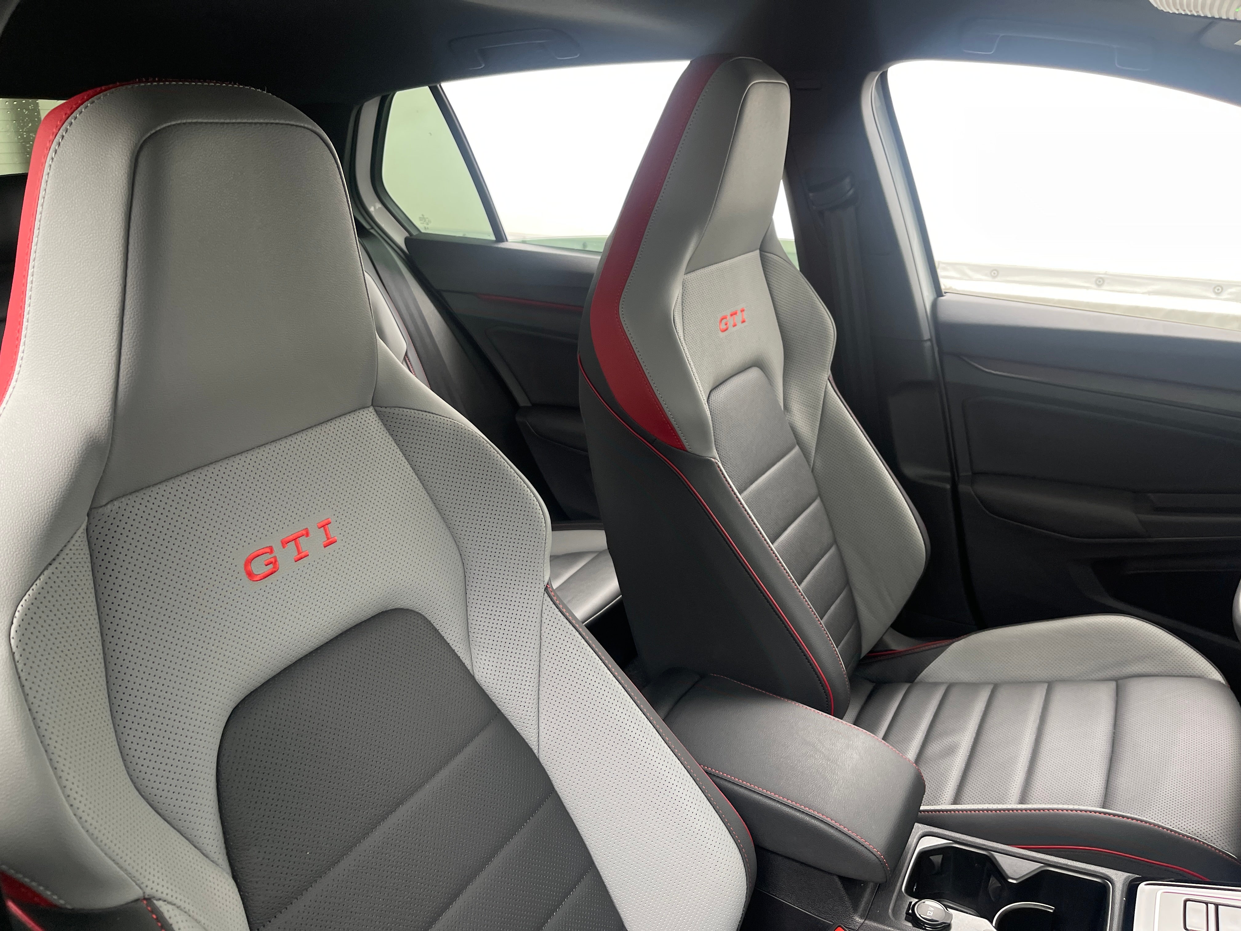 2024 Volkswagen Golf GTI SE 2