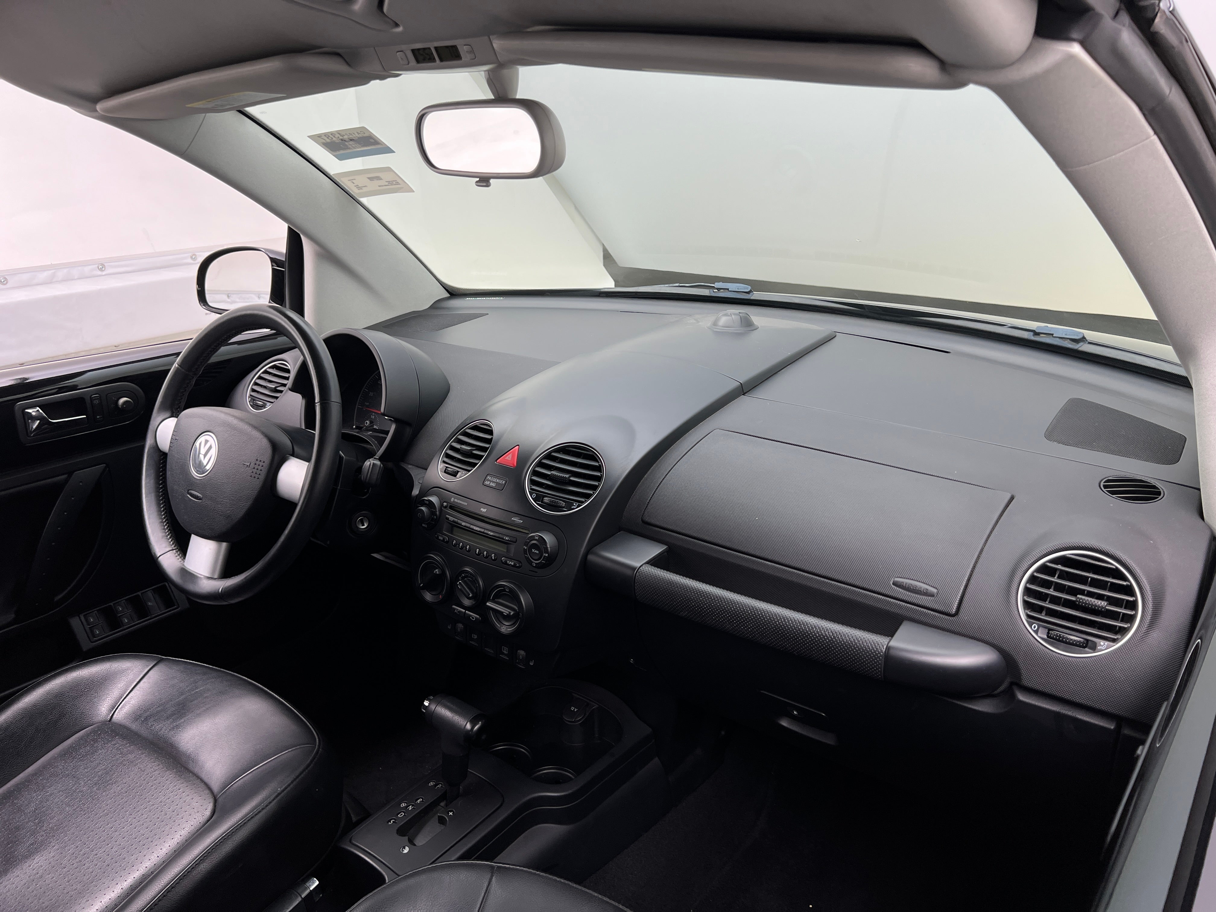 2010 Volkswagen New Beetle SE 3