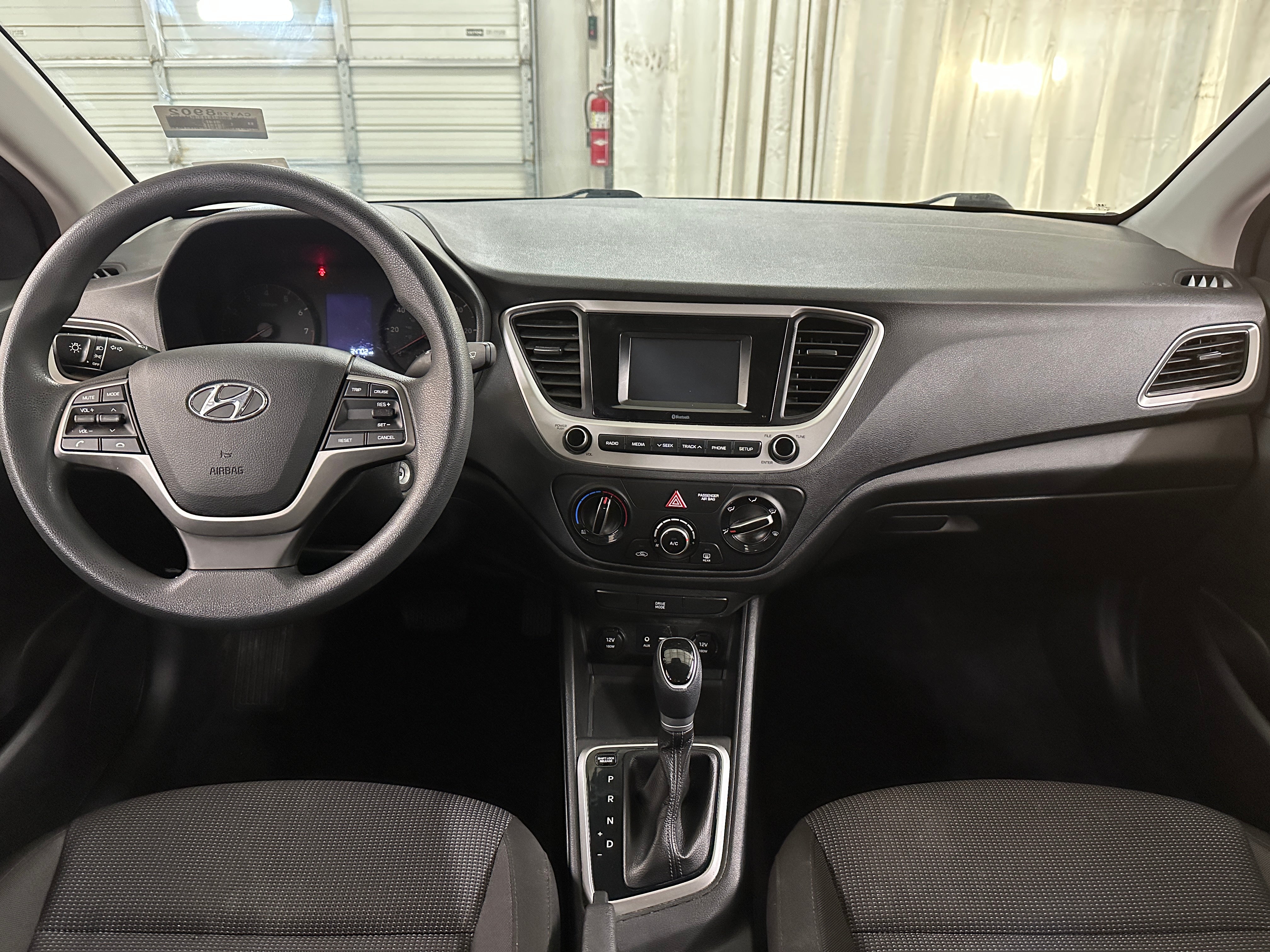 2022 Hyundai Accent SE 3
