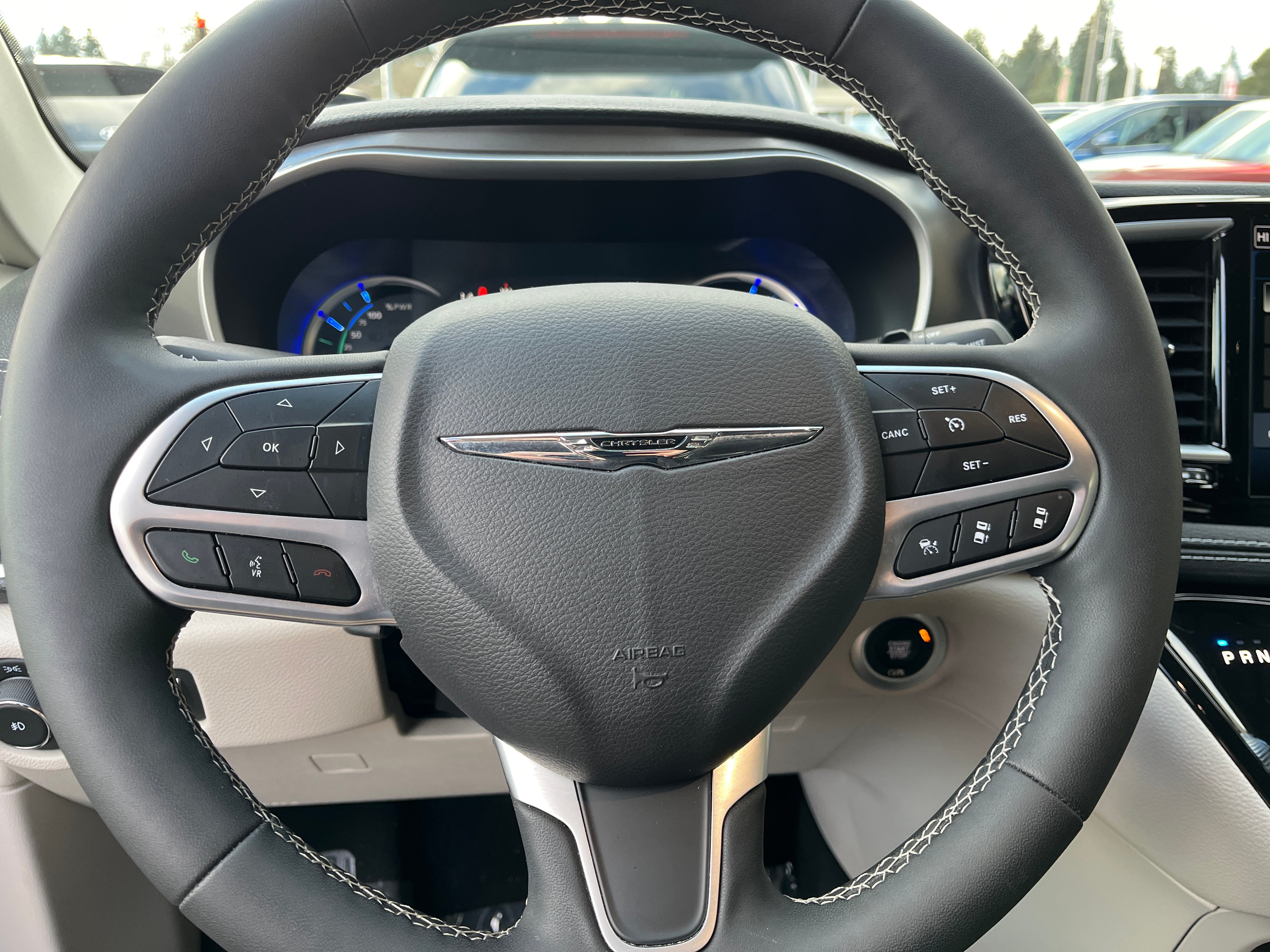 2023 Chrysler Pacifica Hybrid Touring L 4