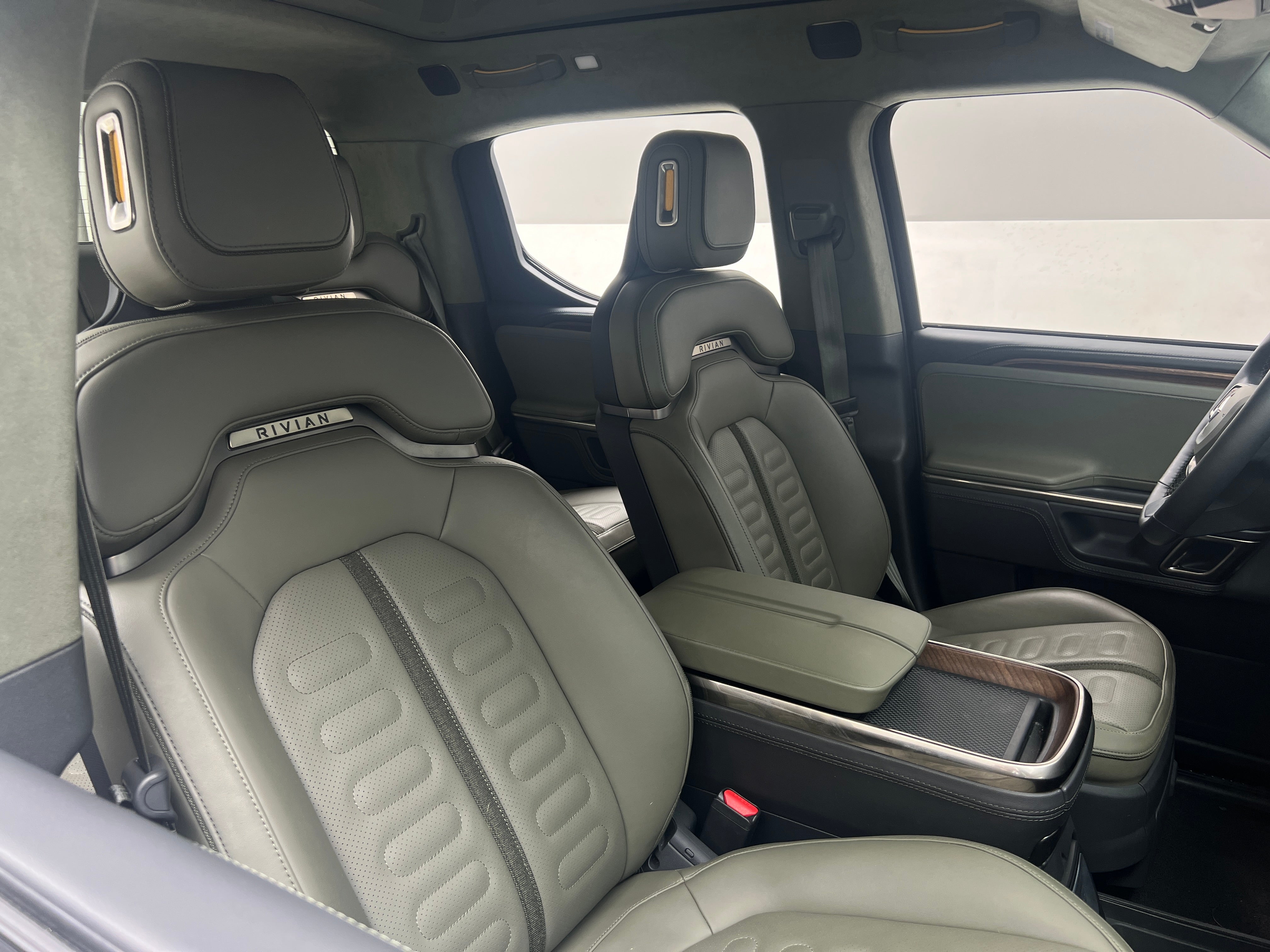 2023 Rivian R1T Adventure 2