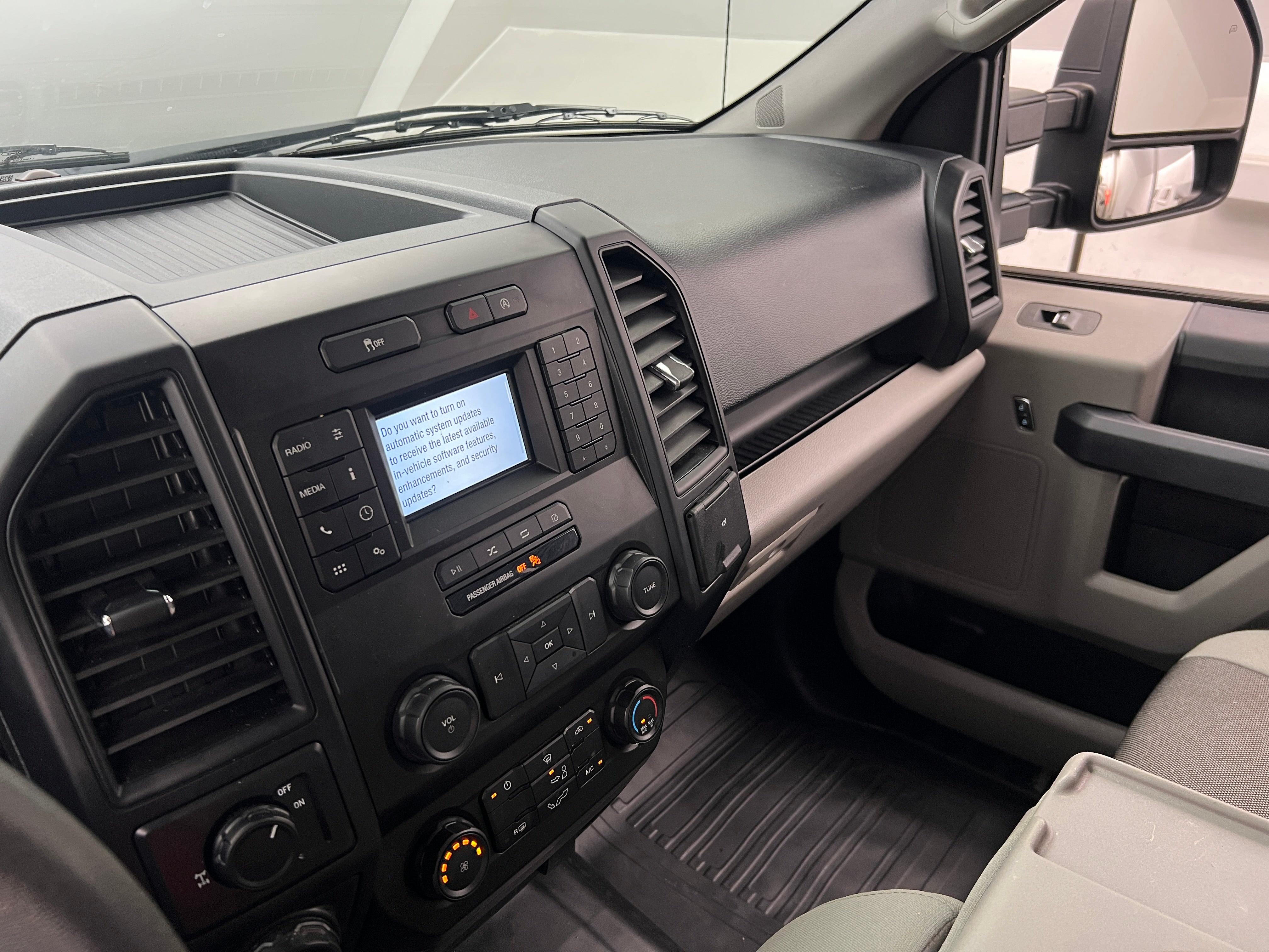2020 Ford Econoline E-150 4