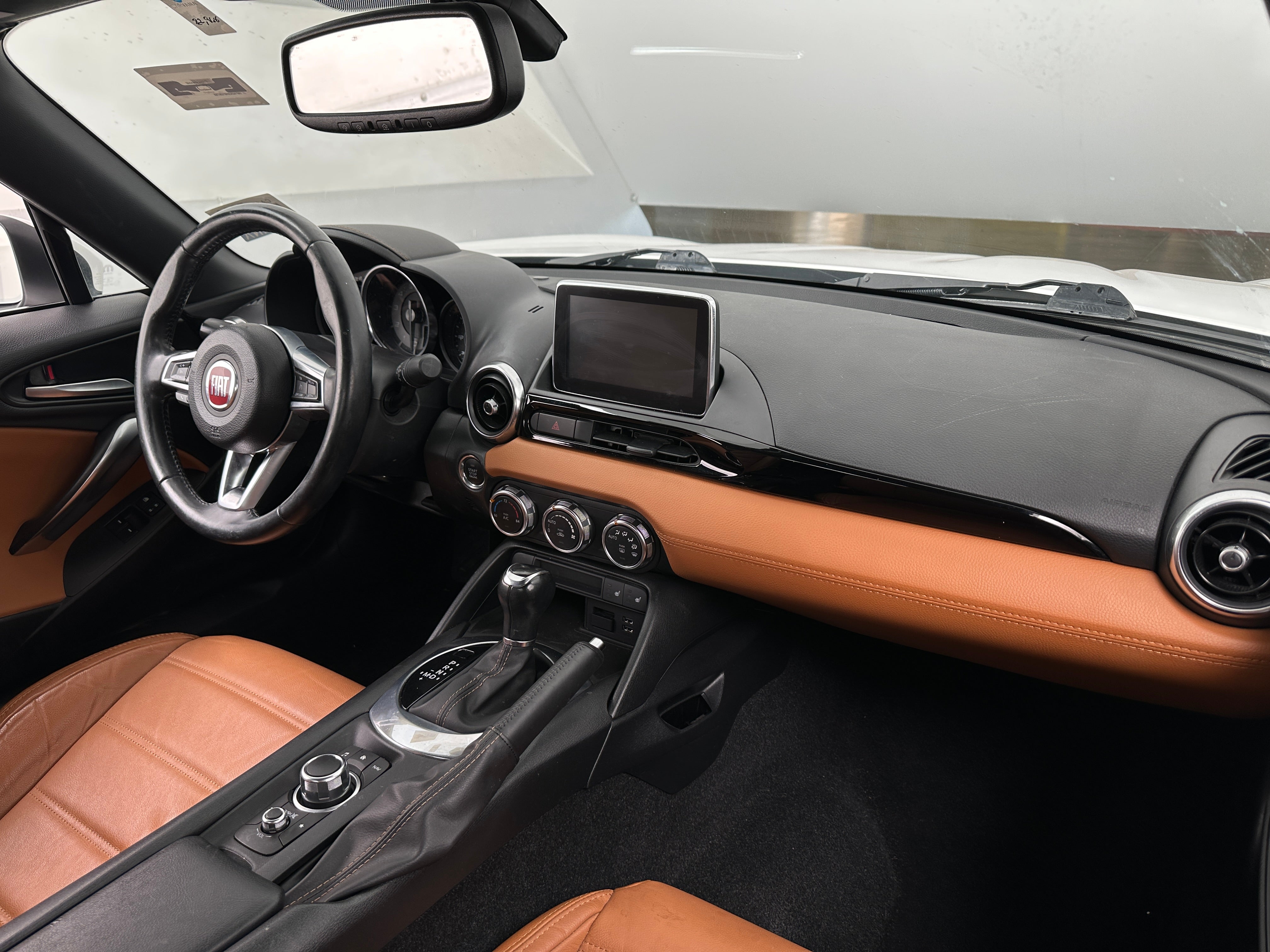 2017 Fiat 124 Spider Lusso 2