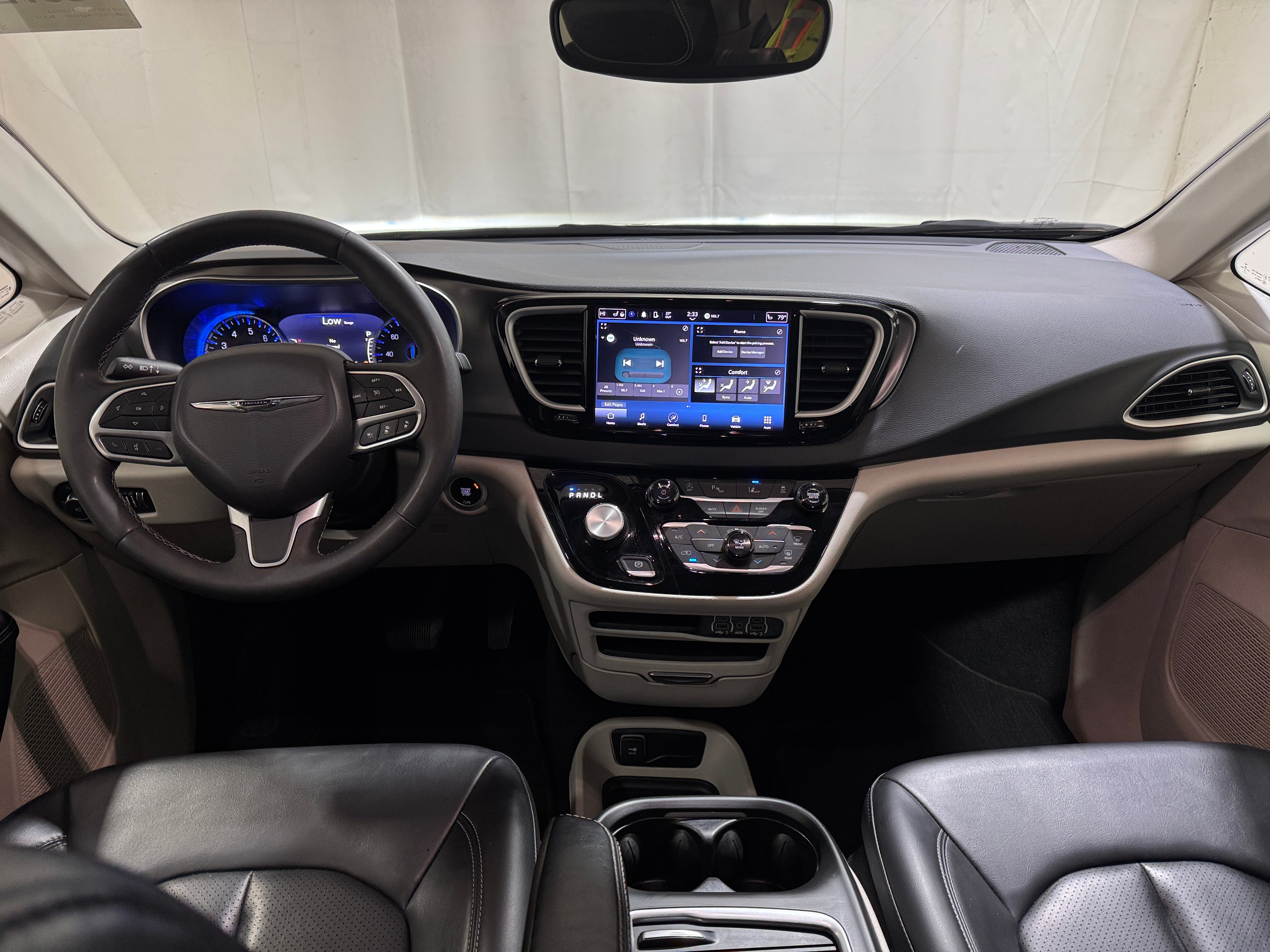 2023 Chrysler Pacifica Touring L 3