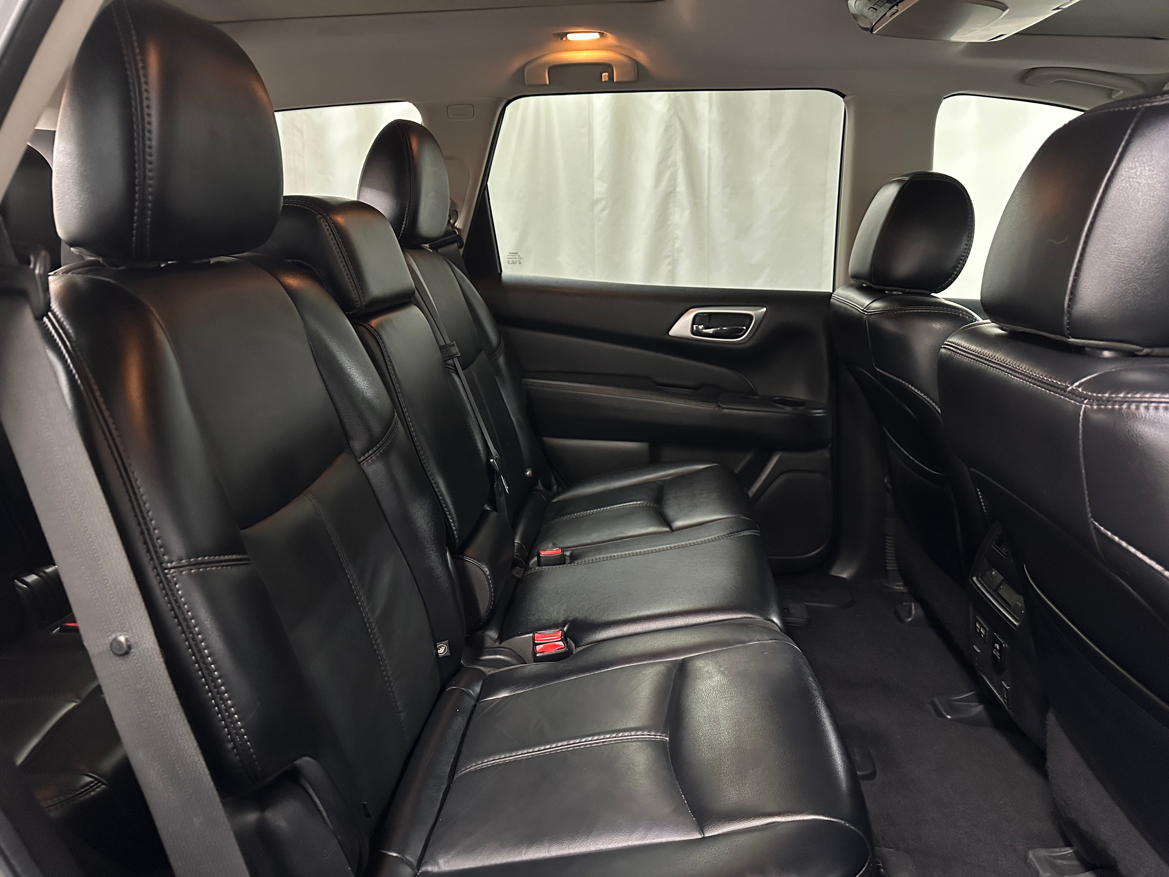 2017 Nissan Pathfinder SL 5