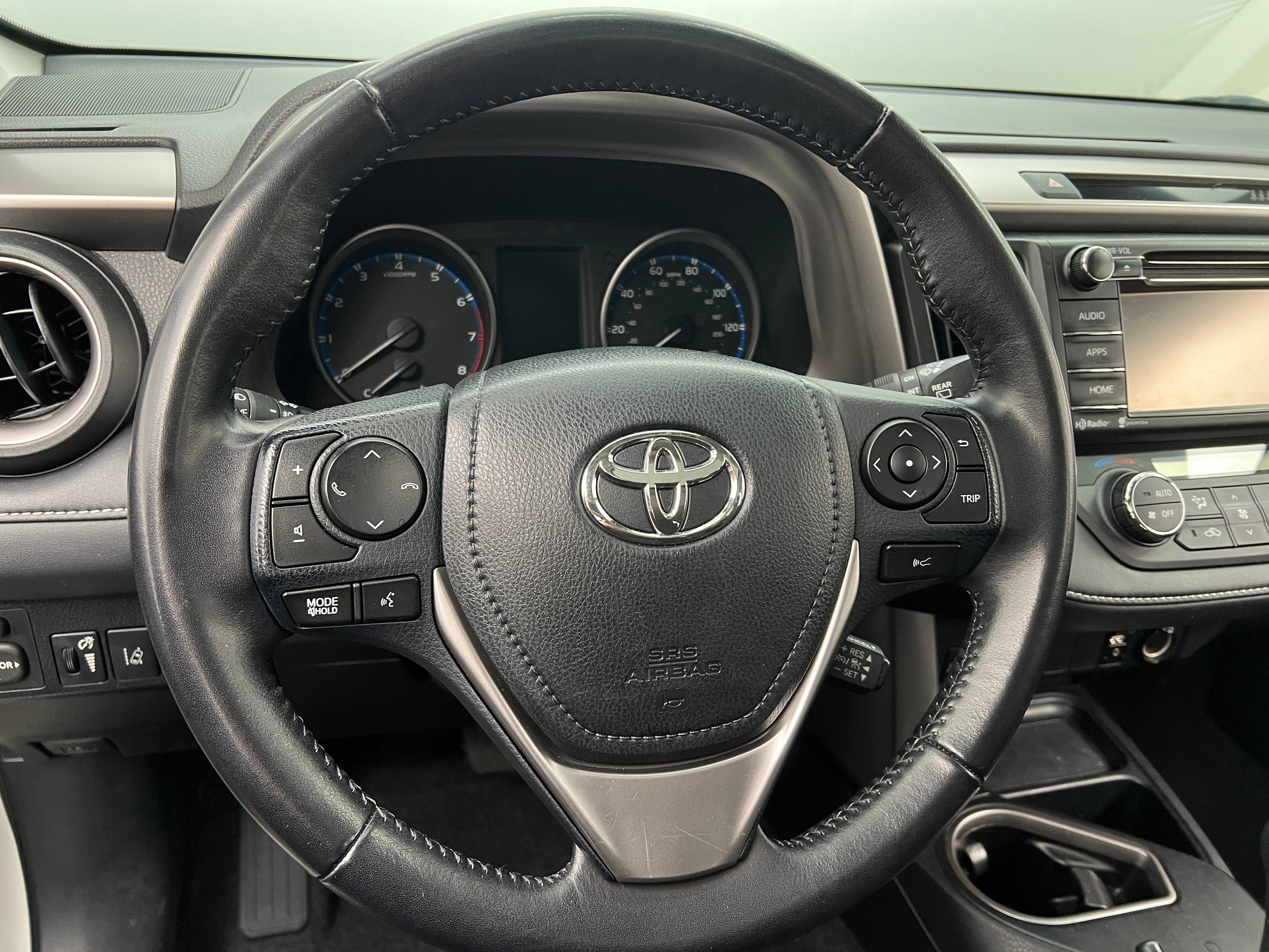 2017 Toyota RAV4 XLE 5