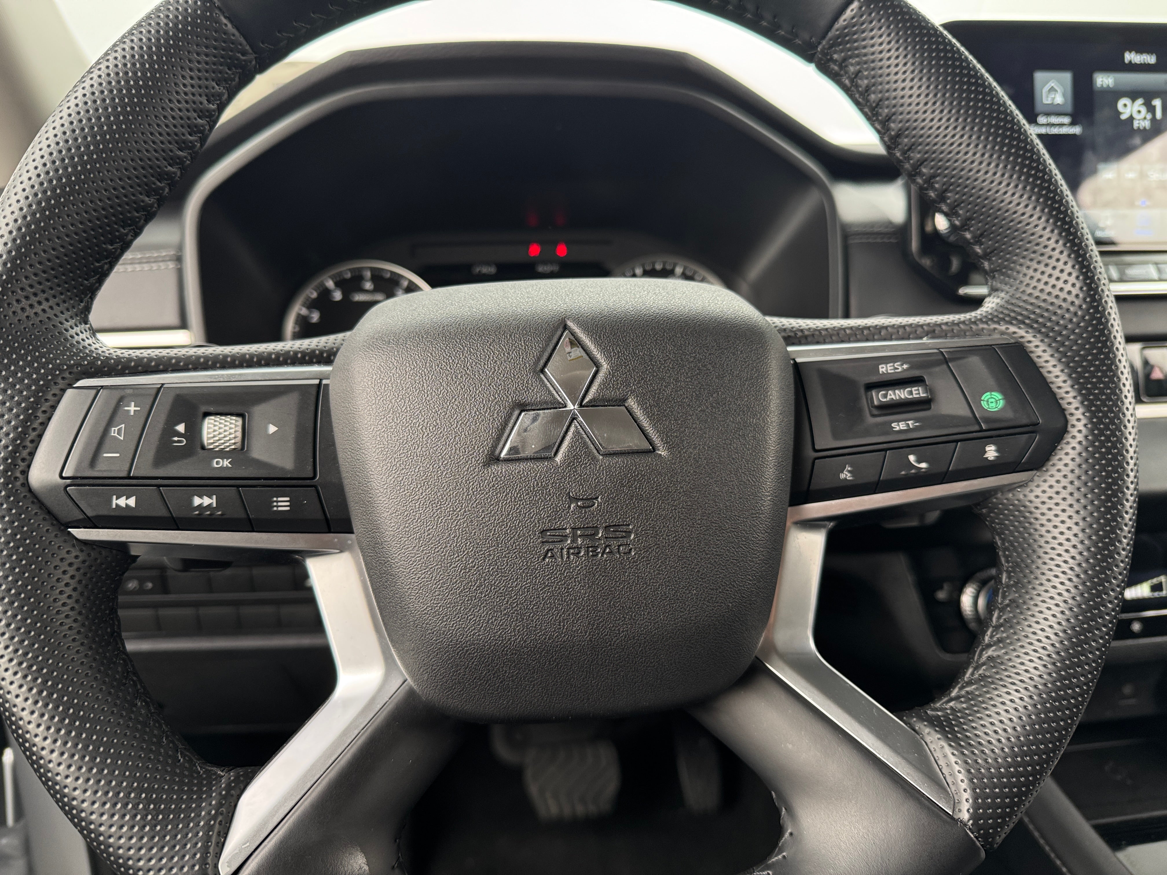 2024 Mitsubishi Outlander Black Edition 4