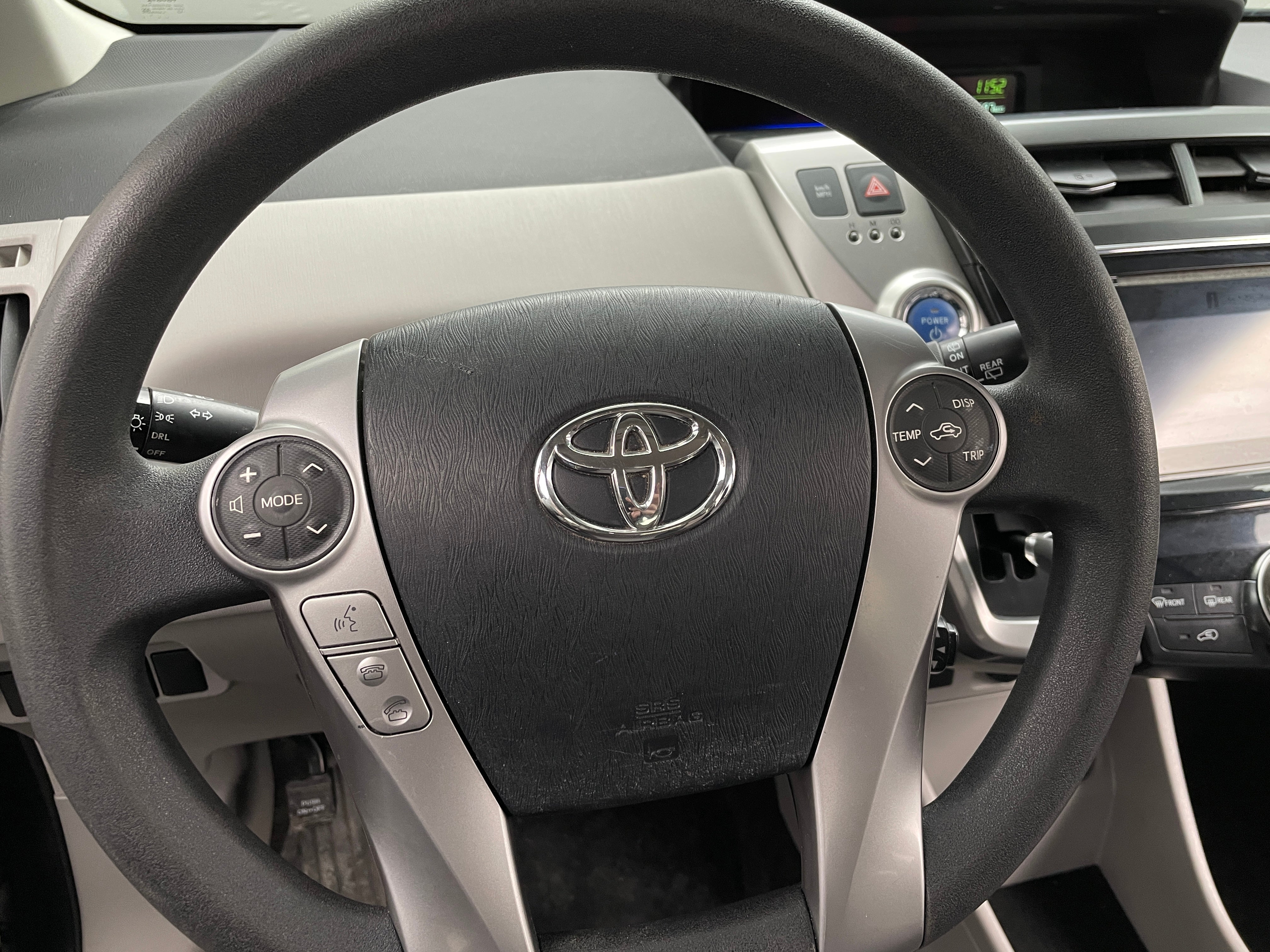 2015 Toyota Prius v Two 5