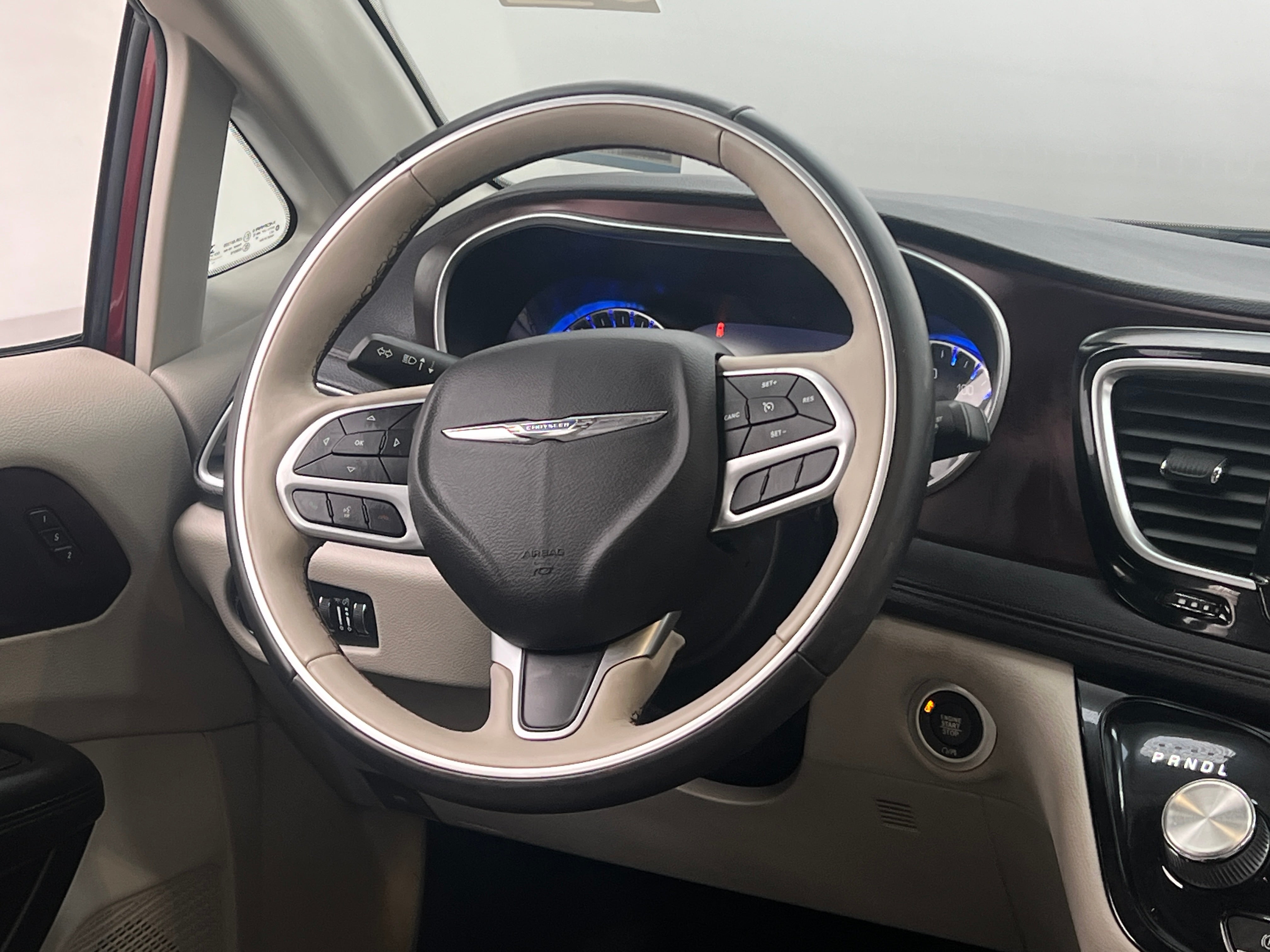 2017 Chrysler Pacifica Limited 4