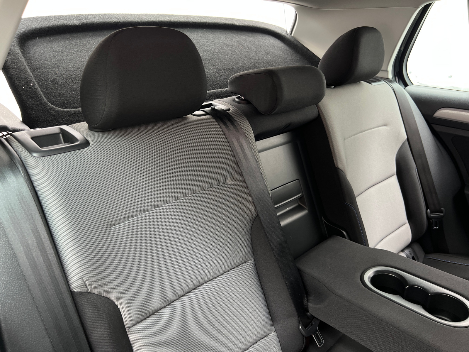 Thumbnail: 2016 Volkswagen e-Golf - 6