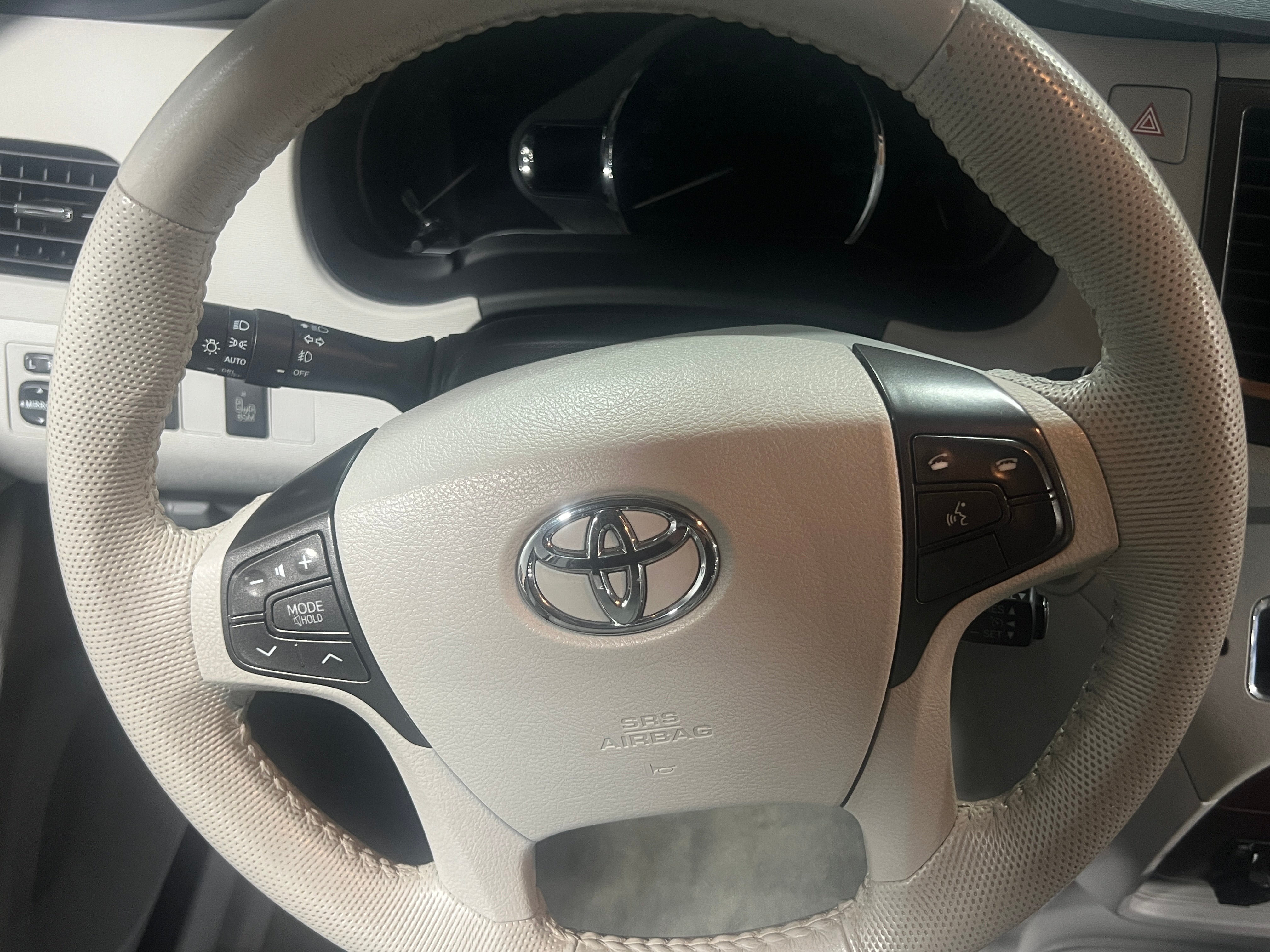 2014 Toyota Sienna XLE 4