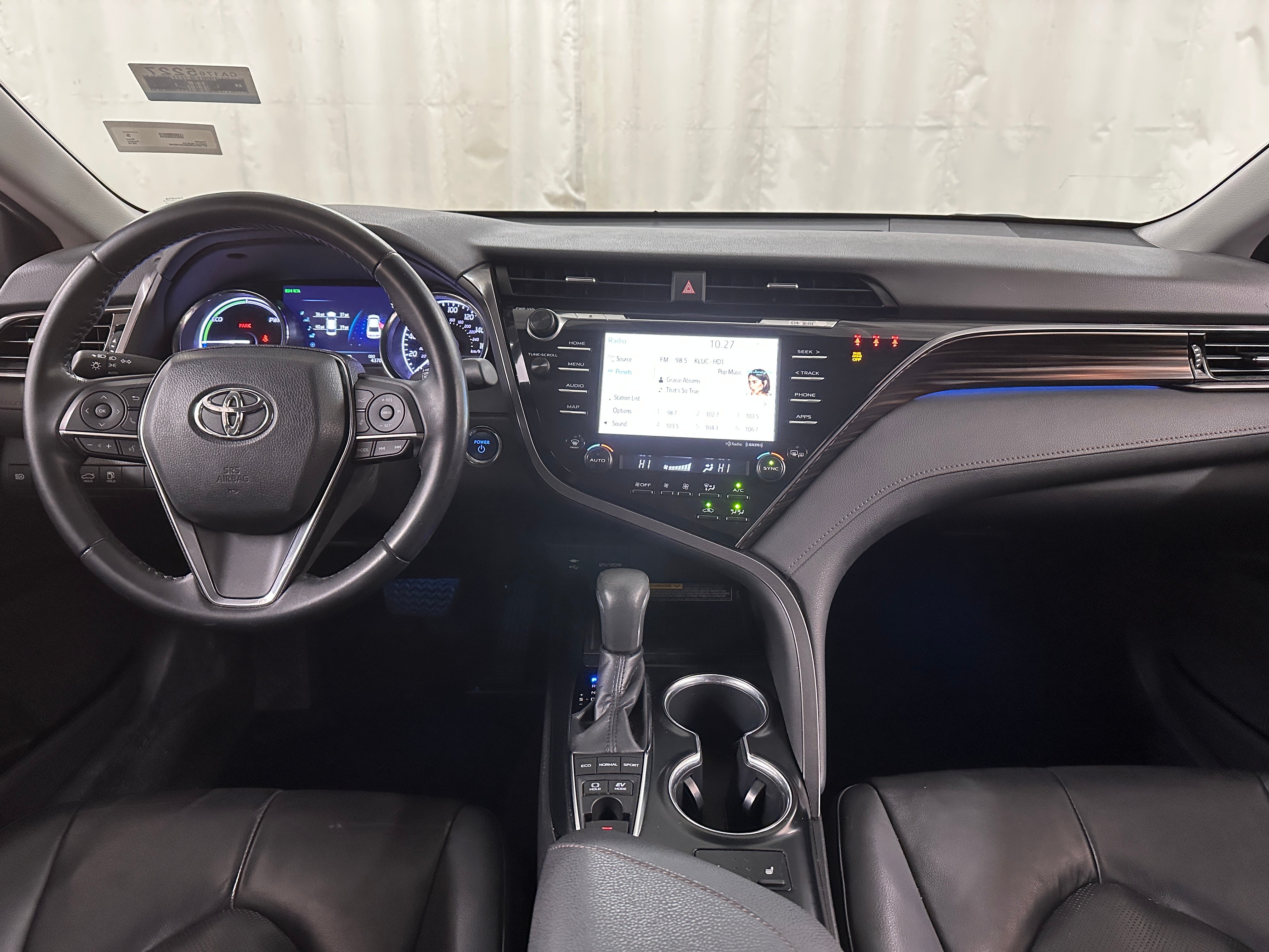 2019 Toyota Camry XLE 2