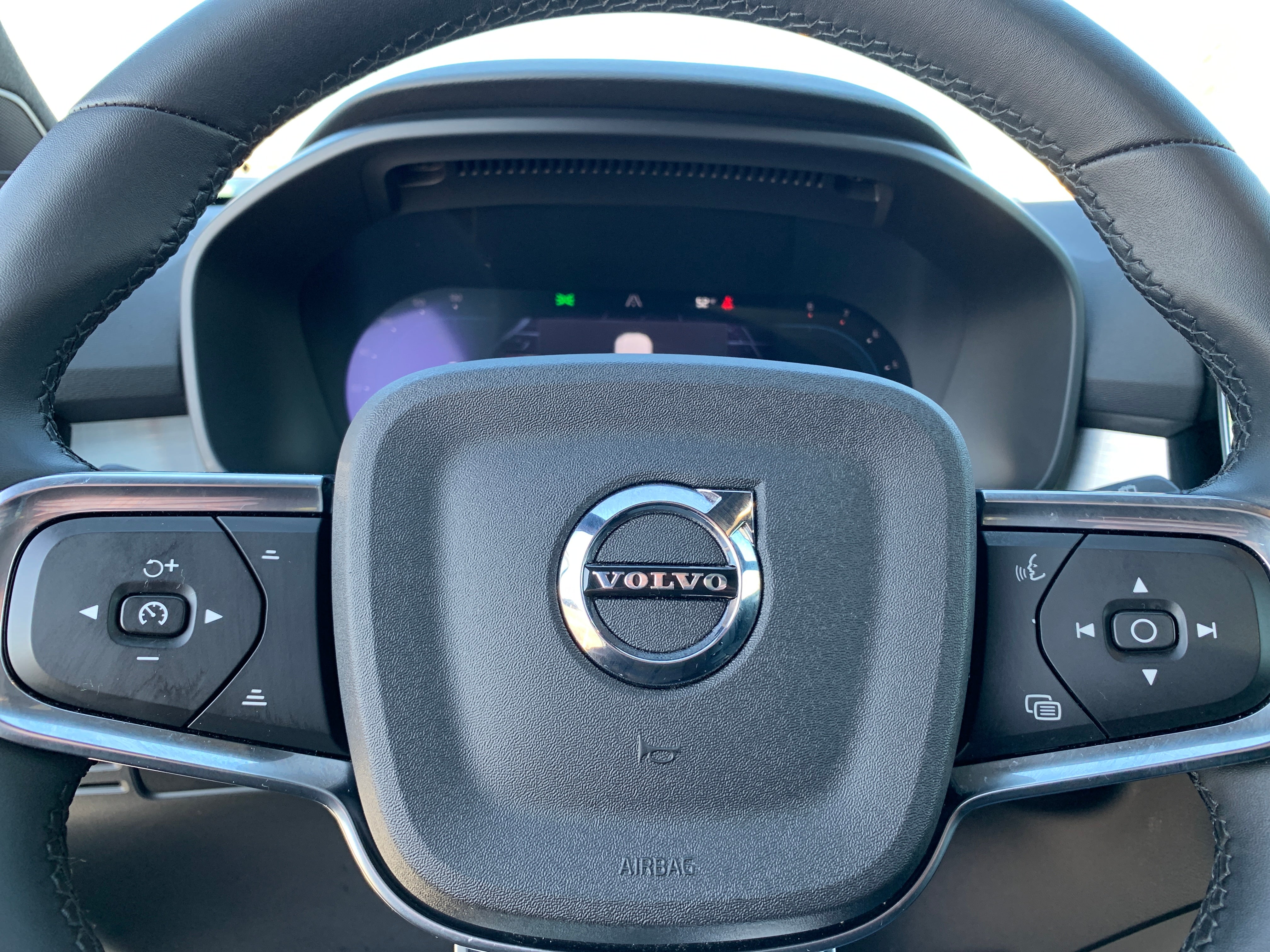 2024 Volvo XC40 B5 Core 5