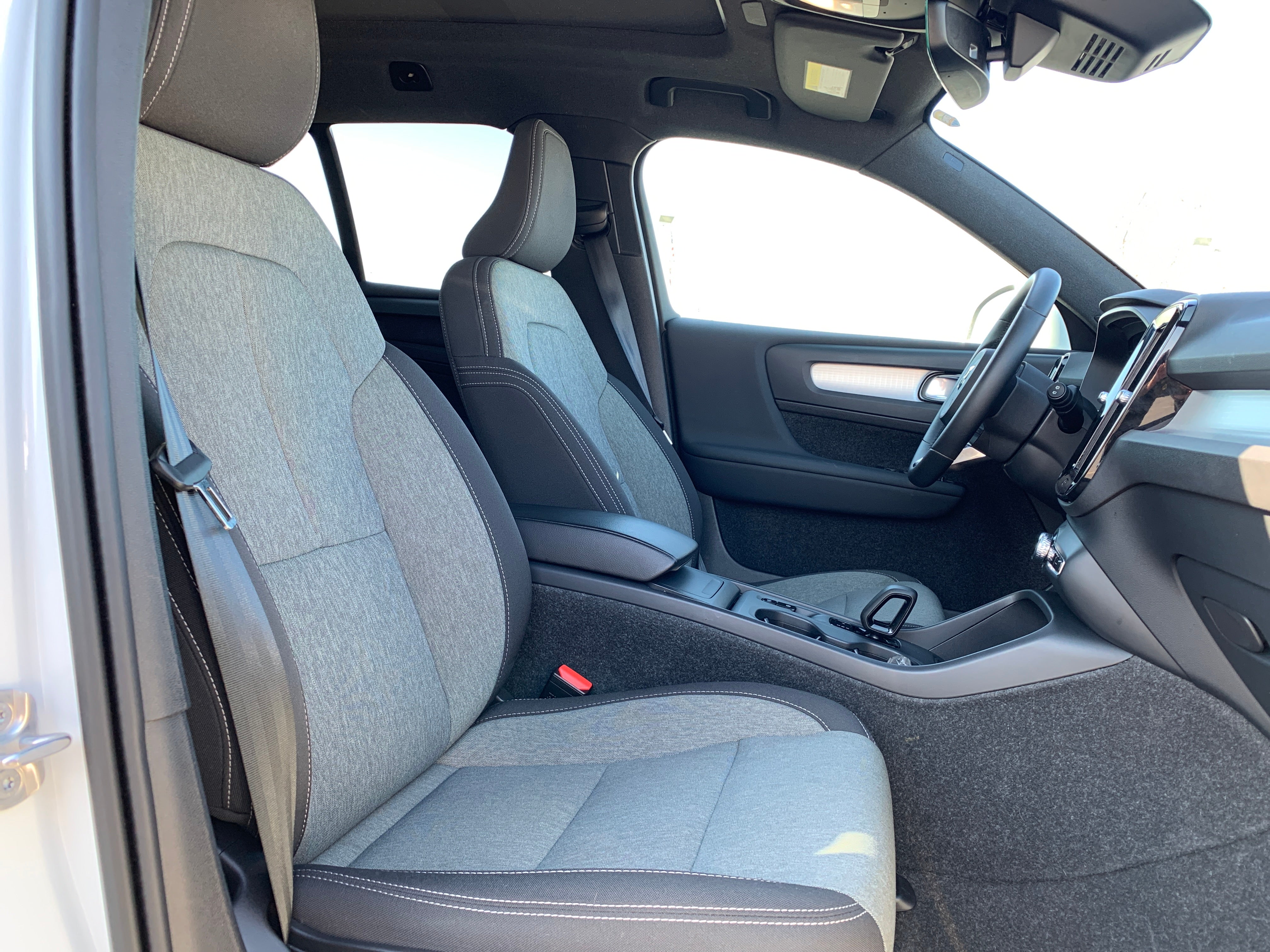 2024 Volvo XC40 B5 Core 2