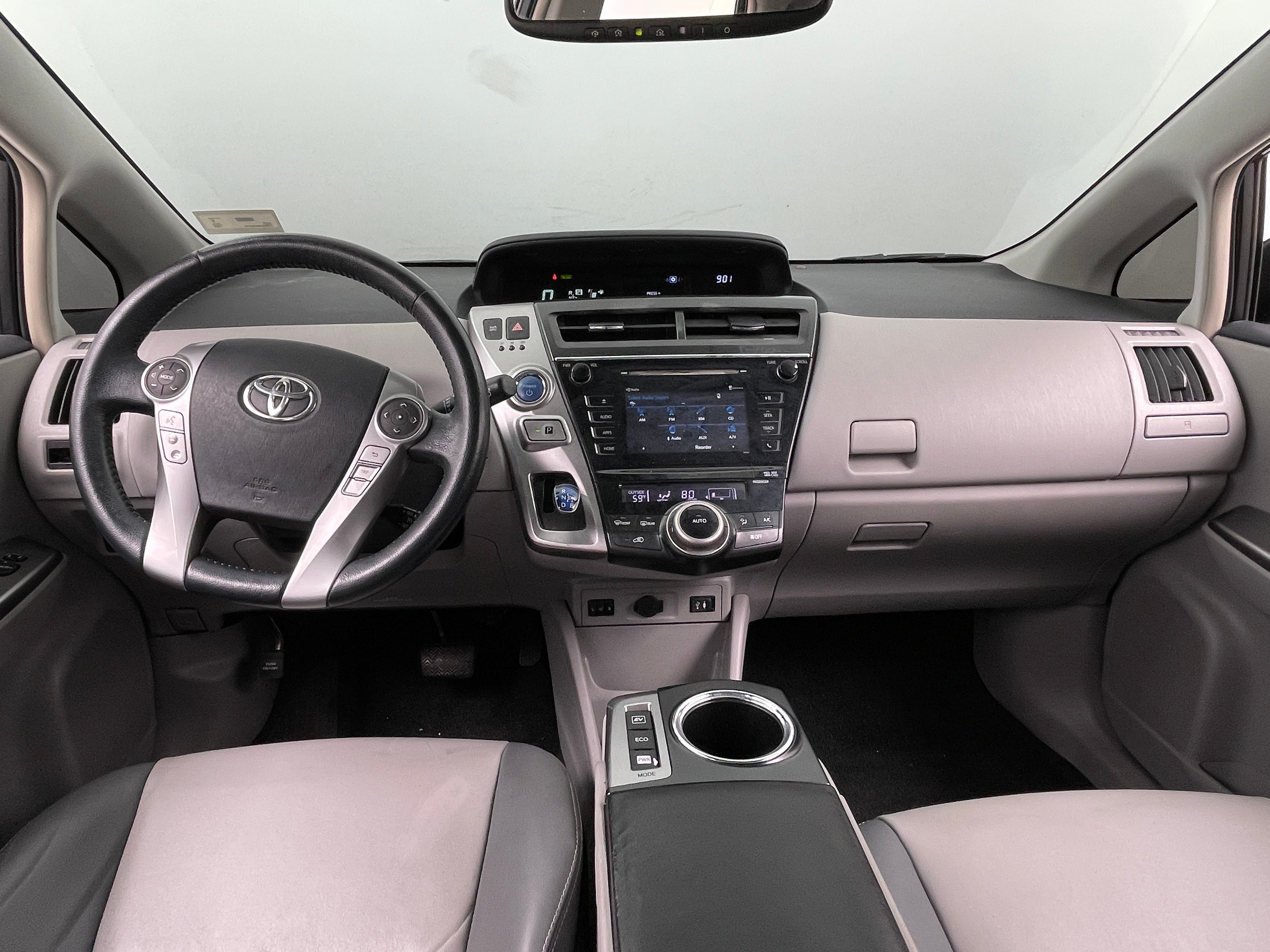 2015 Toyota Prius v Four 3