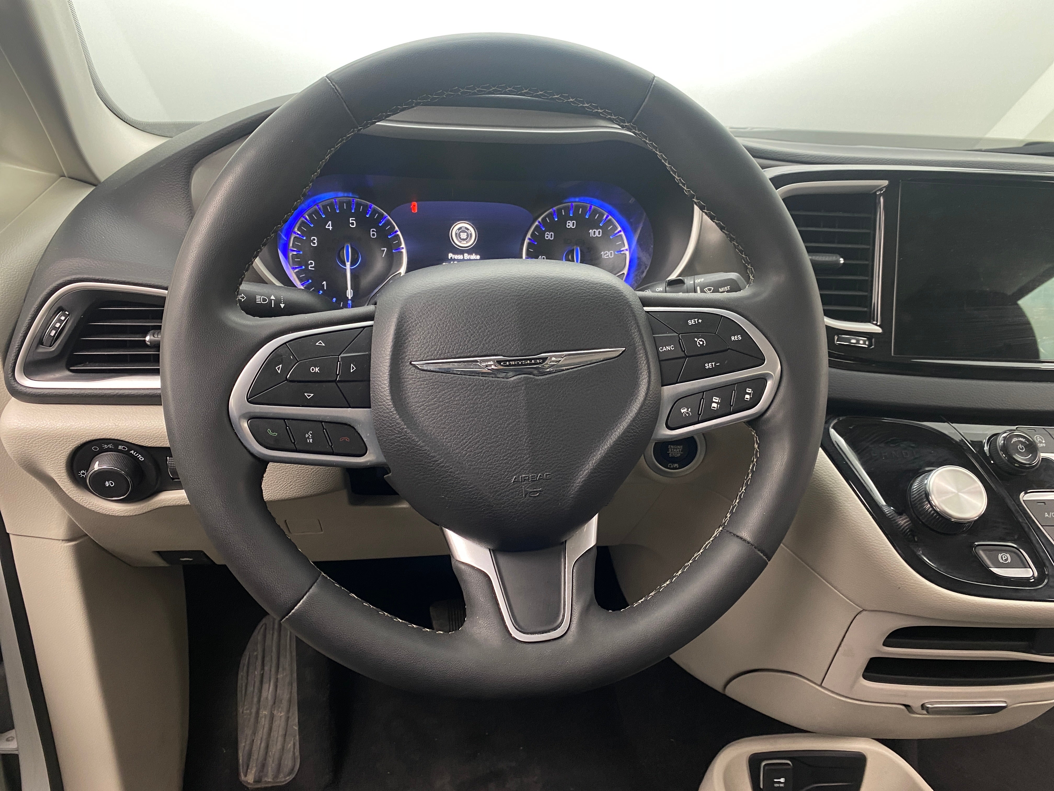 2023 Chrysler Pacifica Touring L 4