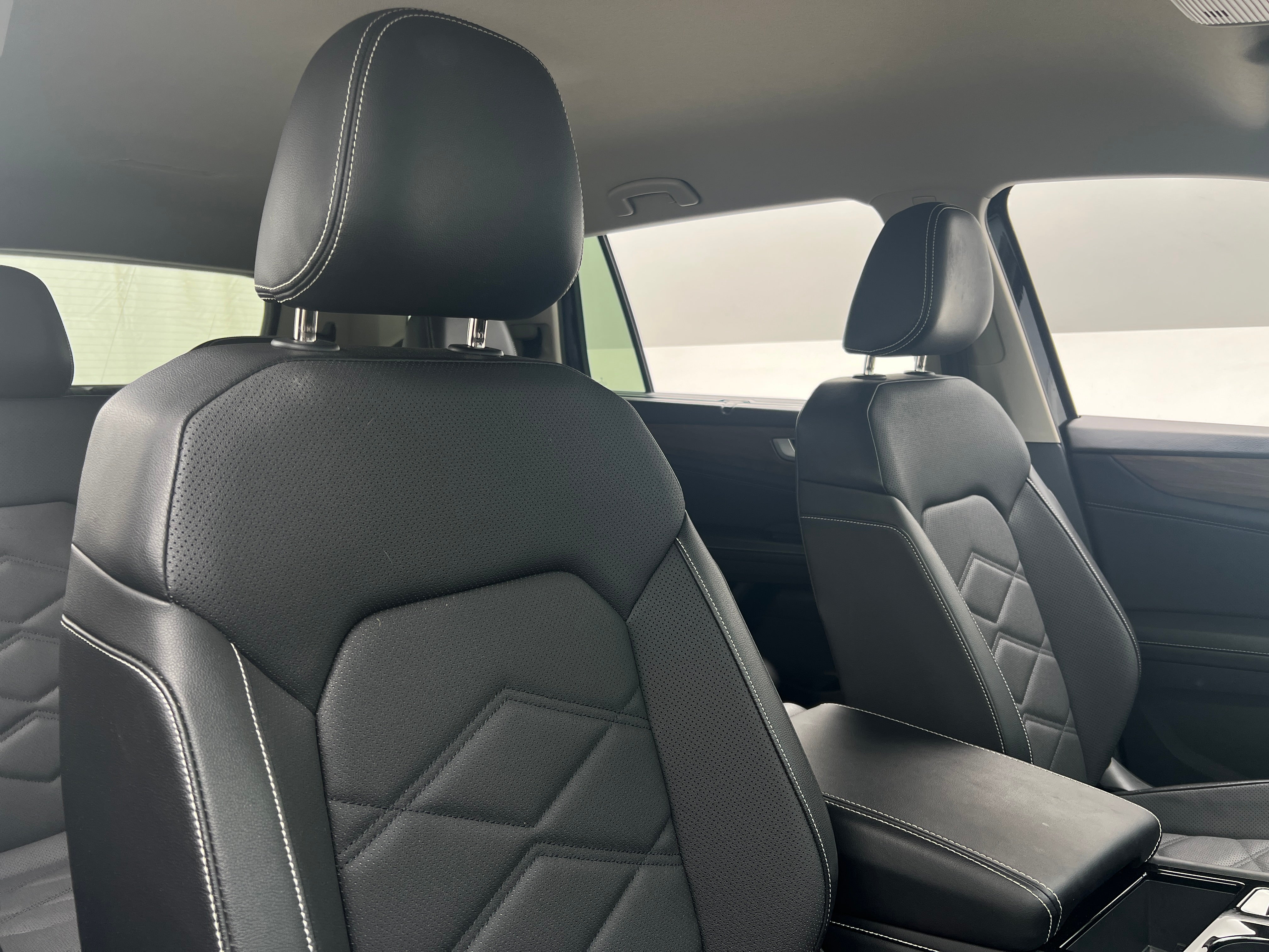 2024 Volkswagen Atlas SE 2