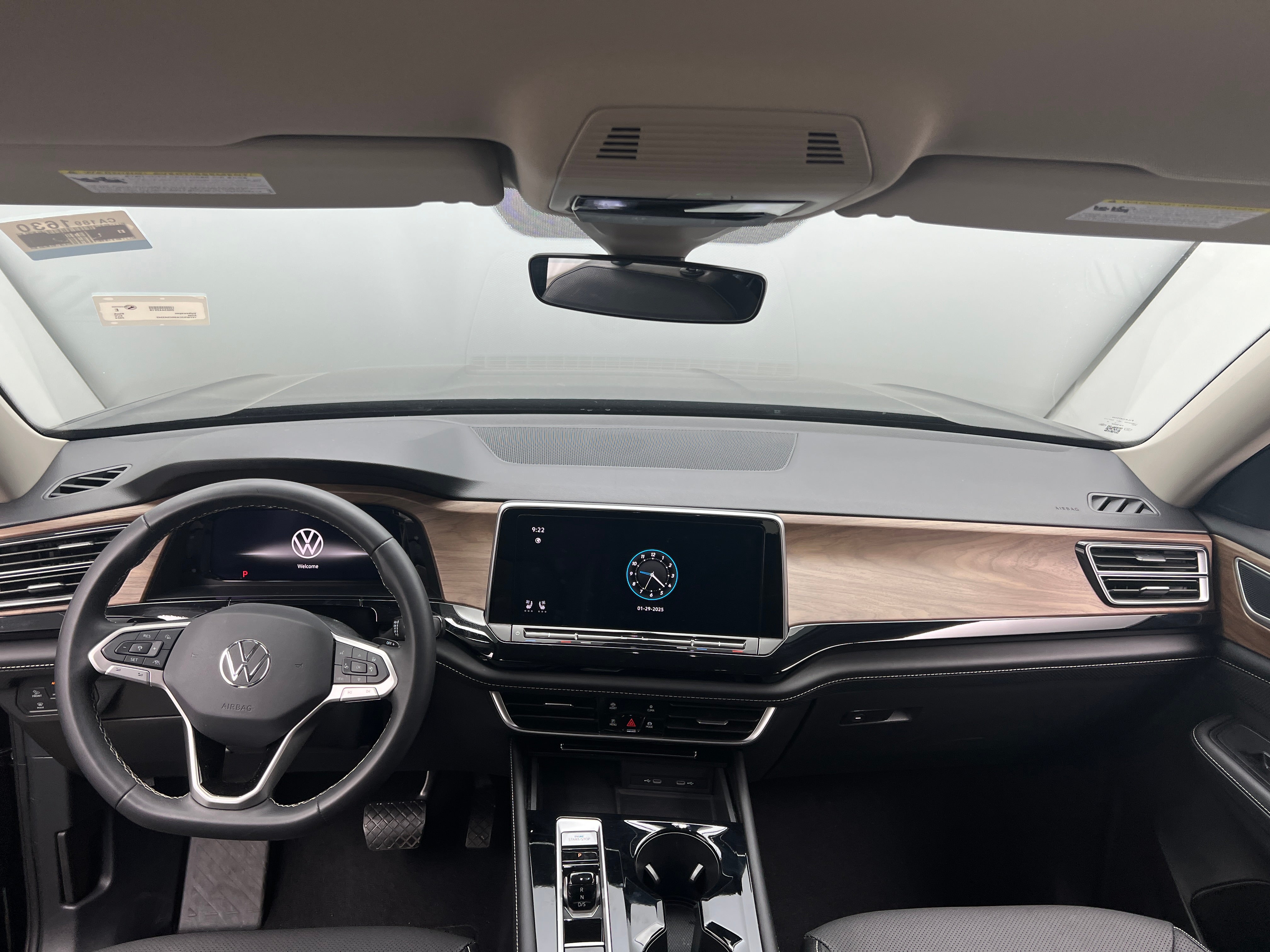 2024 Volkswagen Atlas SE 3