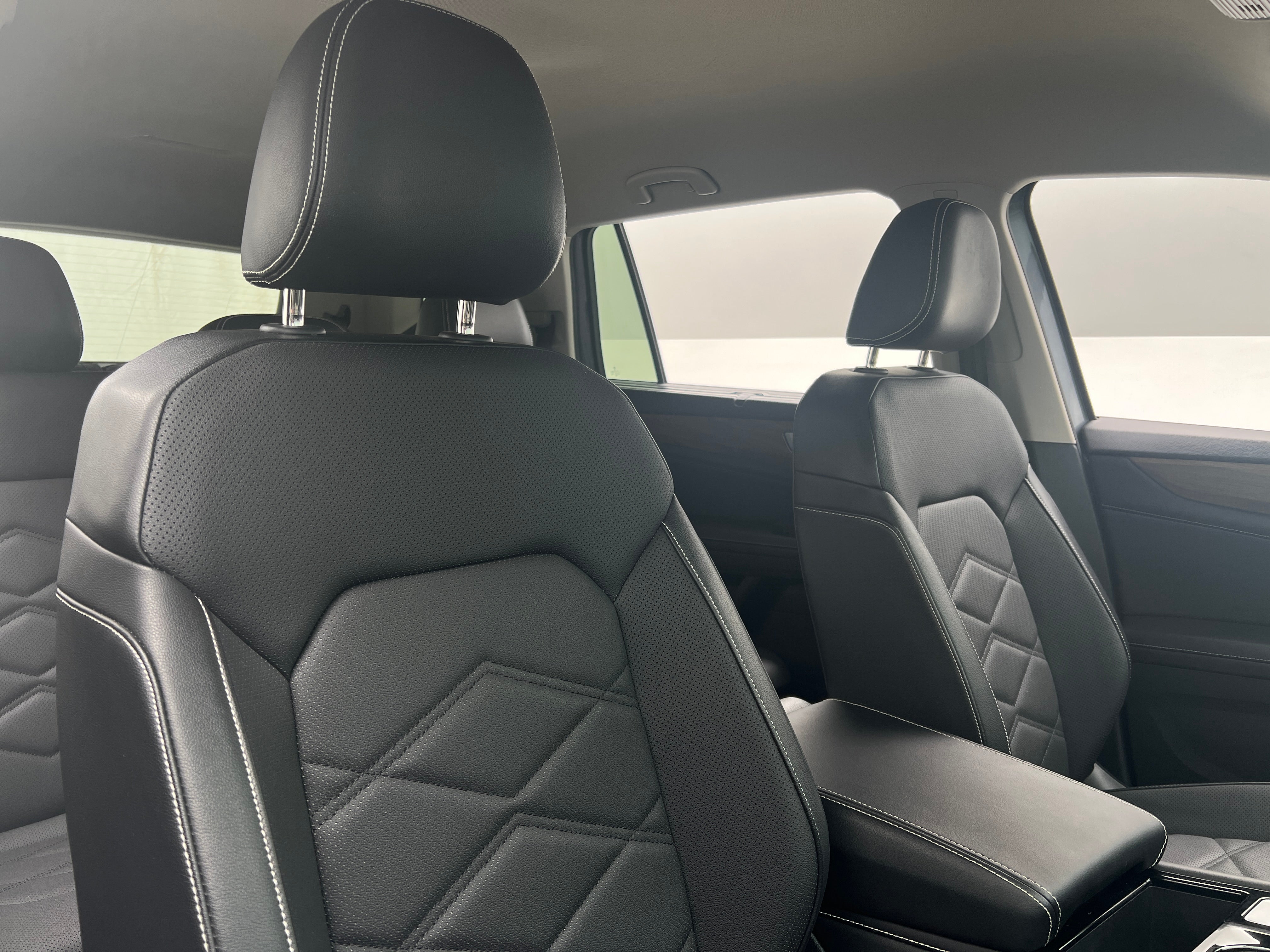 2024 Volkswagen Atlas SE 2