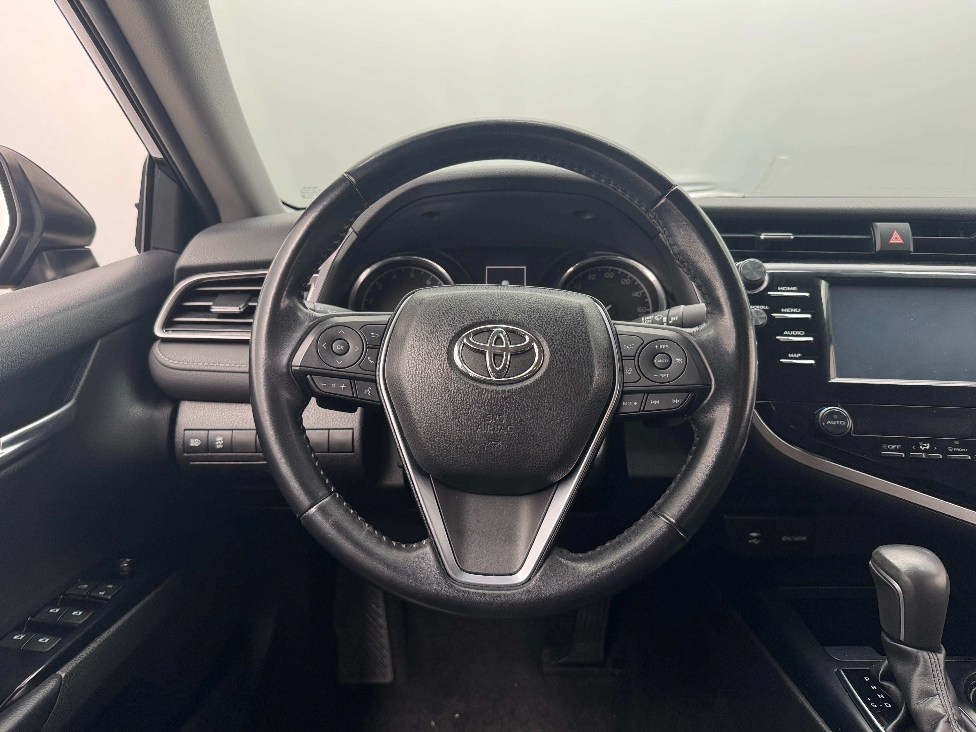 2019 Toyota Camry SE 4