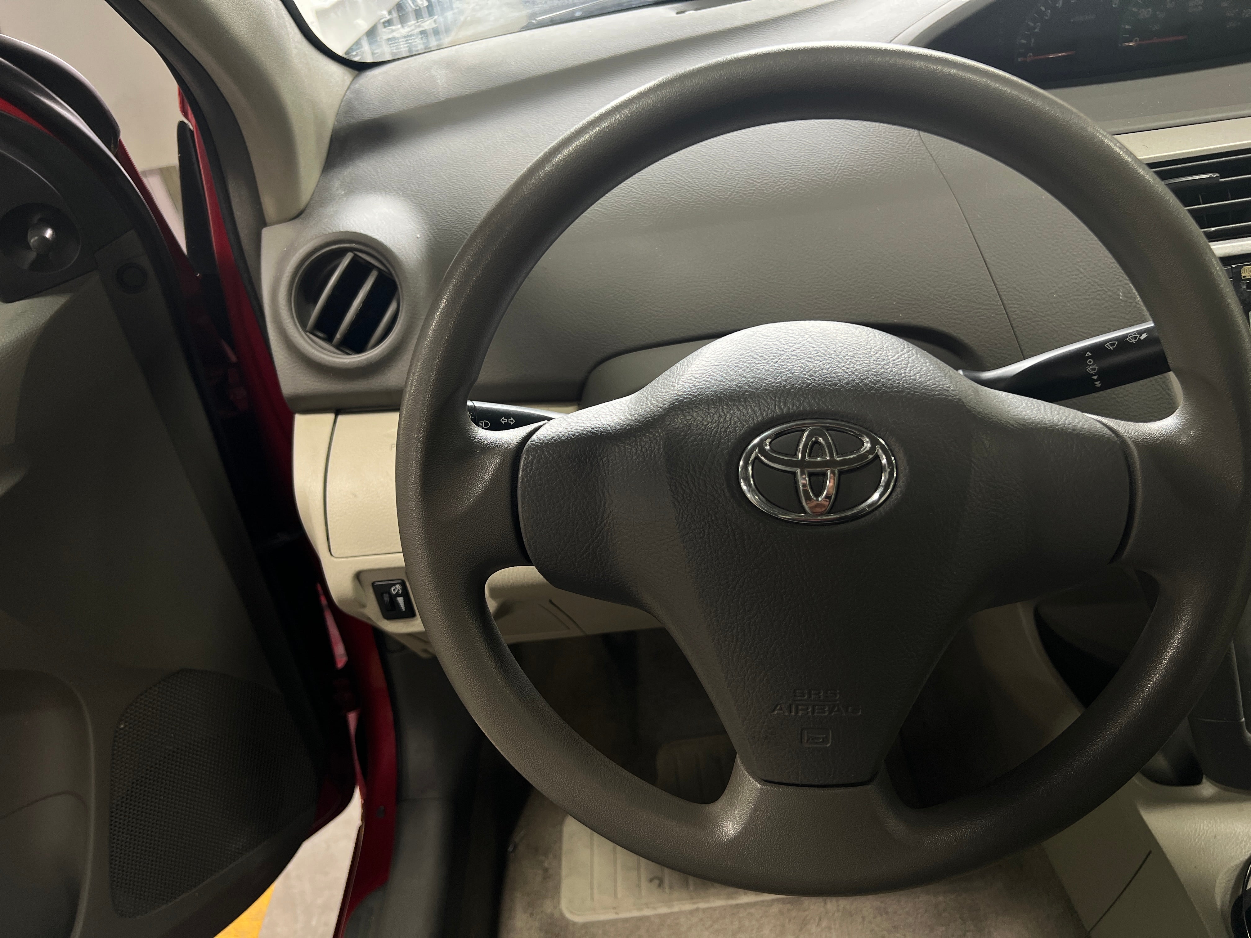 2011 Toyota Yaris Base 5