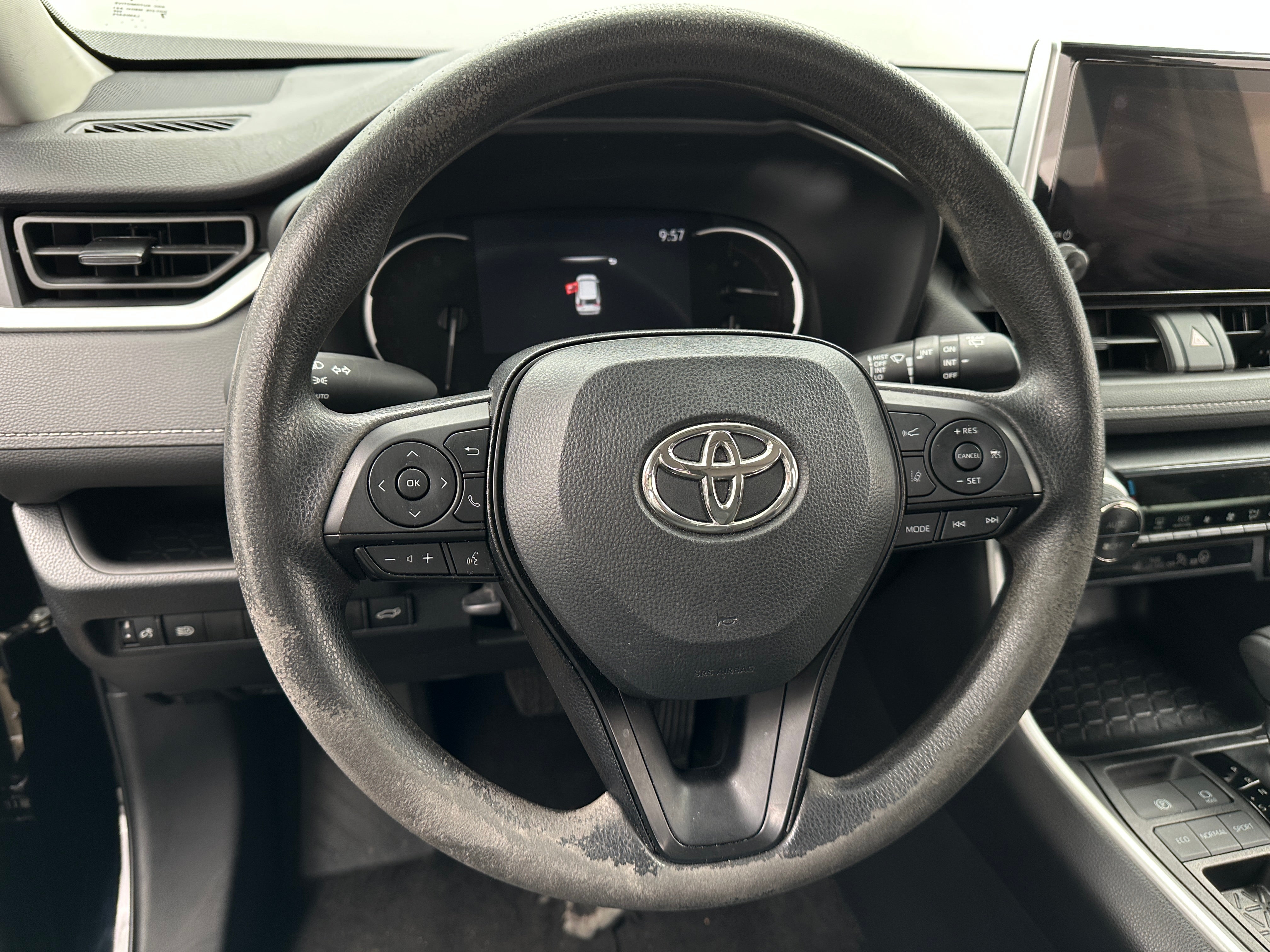 2023 Toyota RAV4 XLE 5