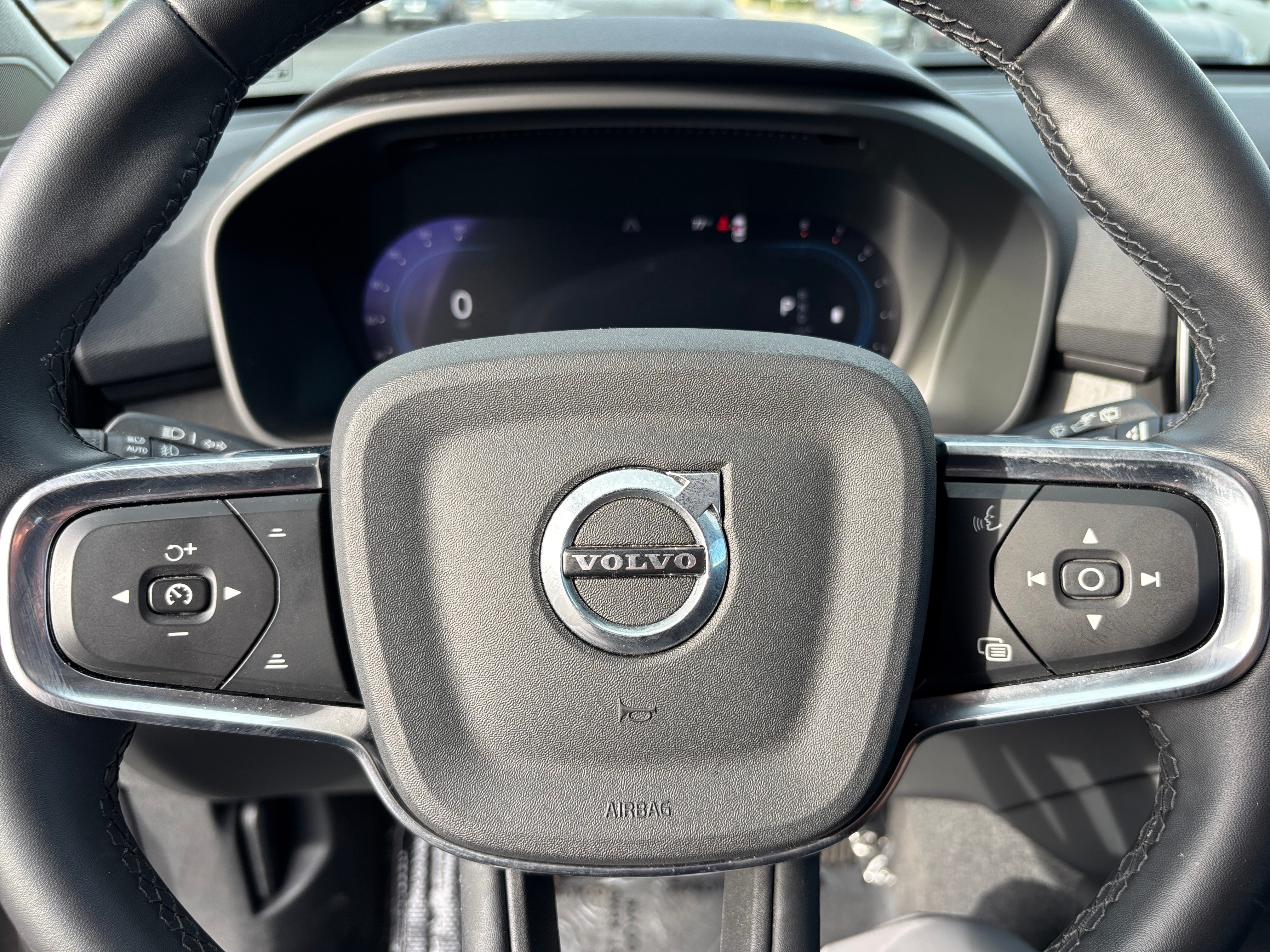 2024 Volvo XC40 B5 Core 5