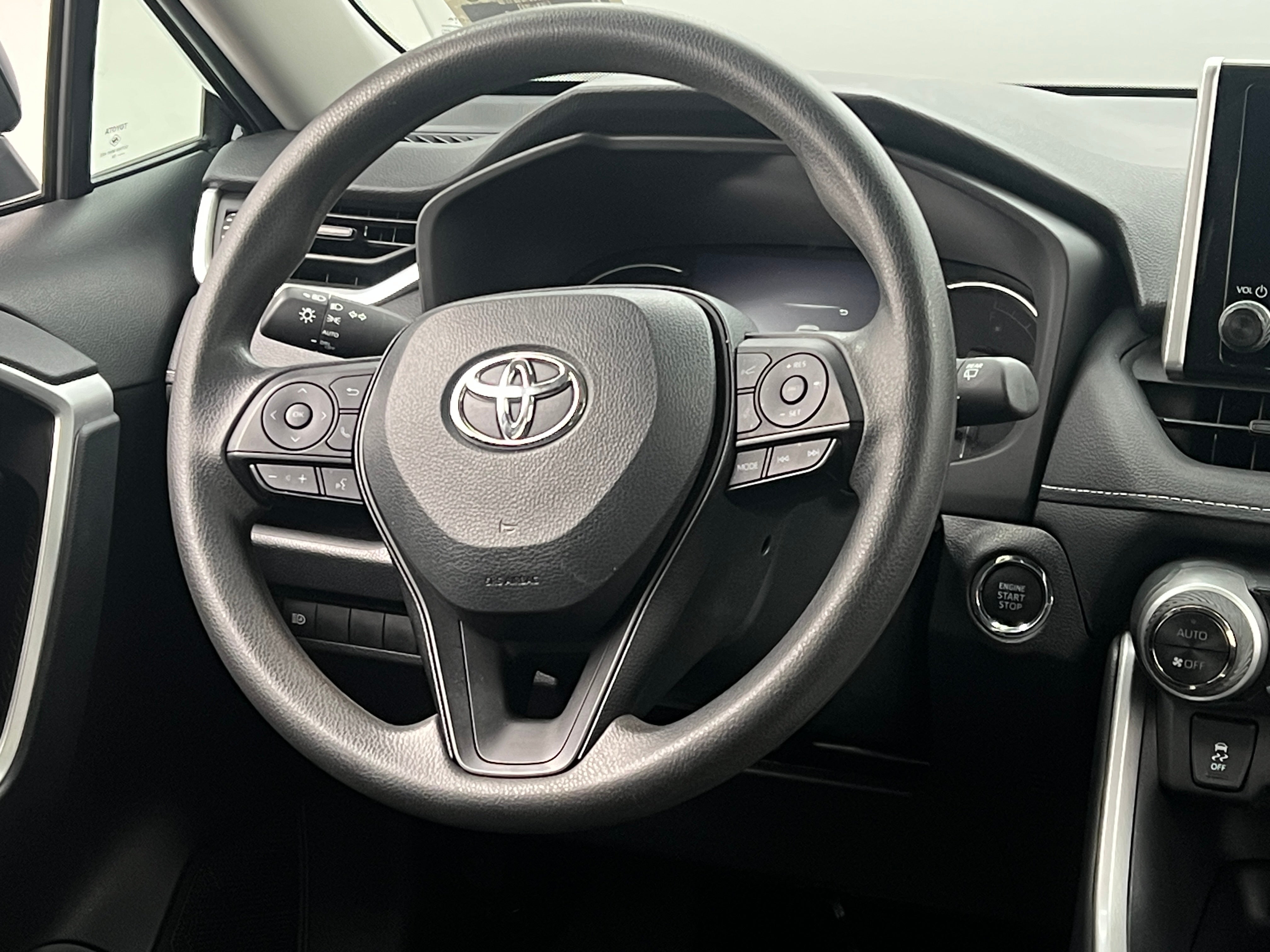 2024 Toyota RAV4 XLE 5