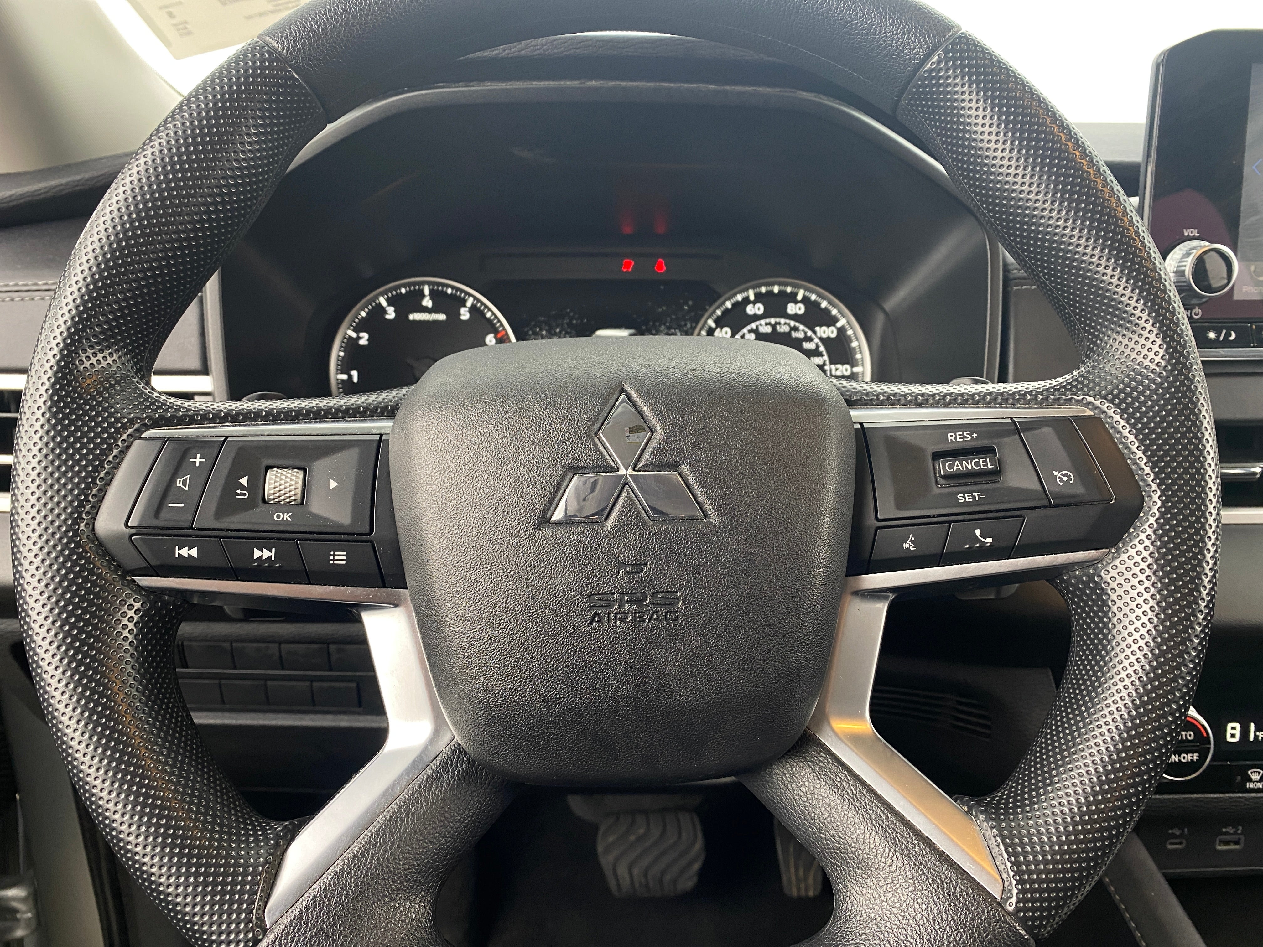 2023 Mitsubishi Outlander ES 5