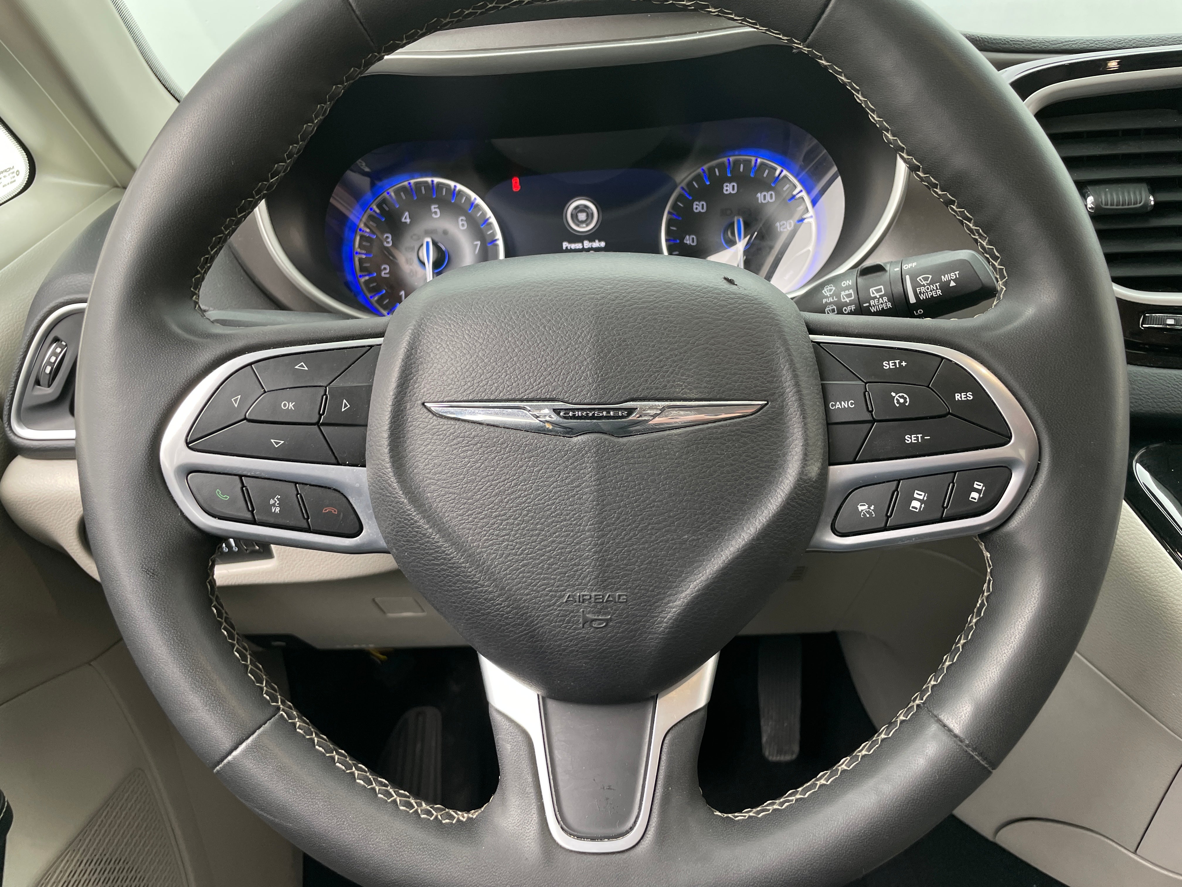 2023 Chrysler Pacifica Touring L 4